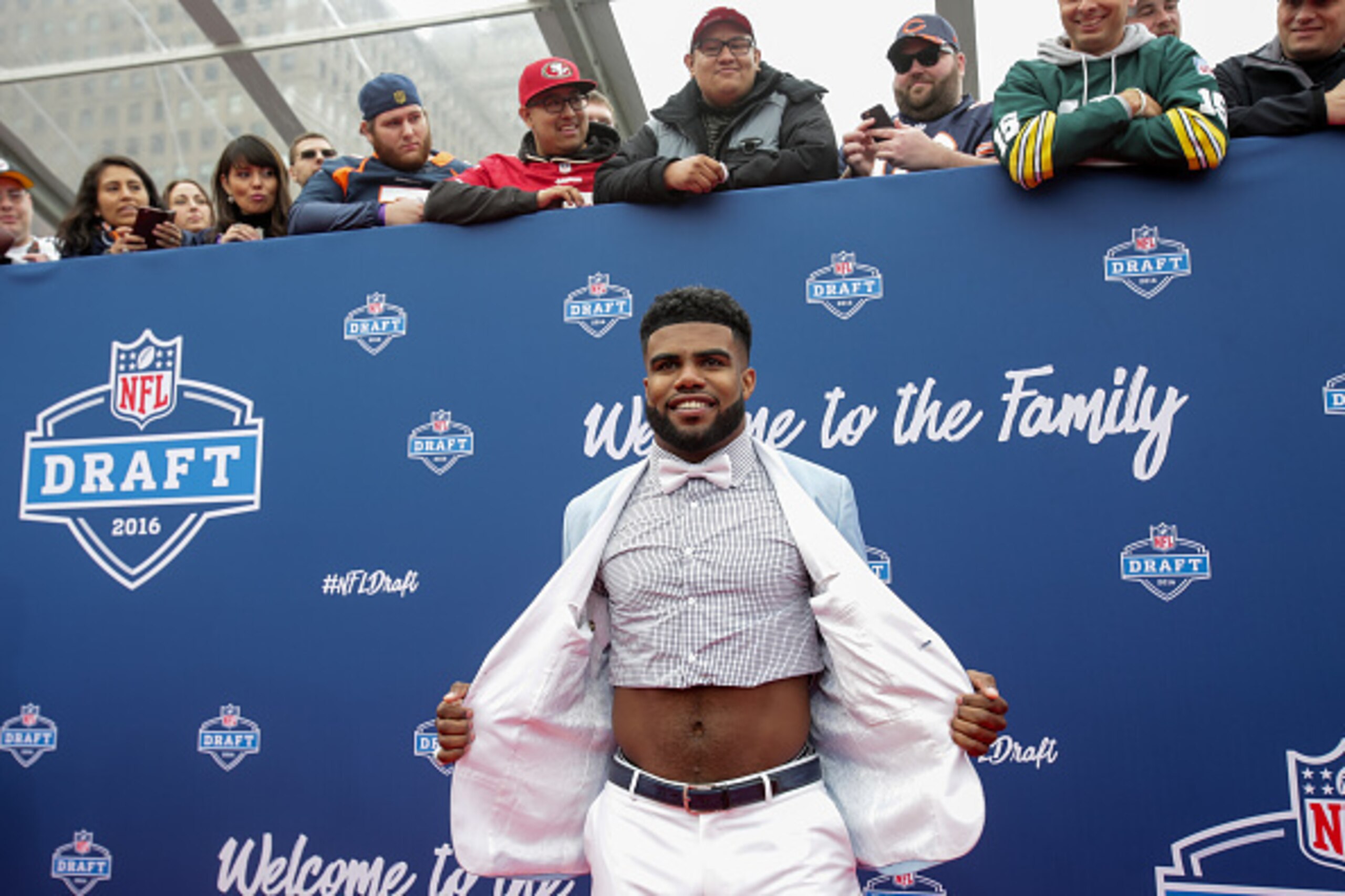CHICAGO, IL - APRIL 28:  Draftee Ezekiel Elliott of Ohio State arrives to the 2016 NFL Draft on April 28, 2016 in Chicago, Illinois.  (Photo by Kena Krutsinger/Getty Images)