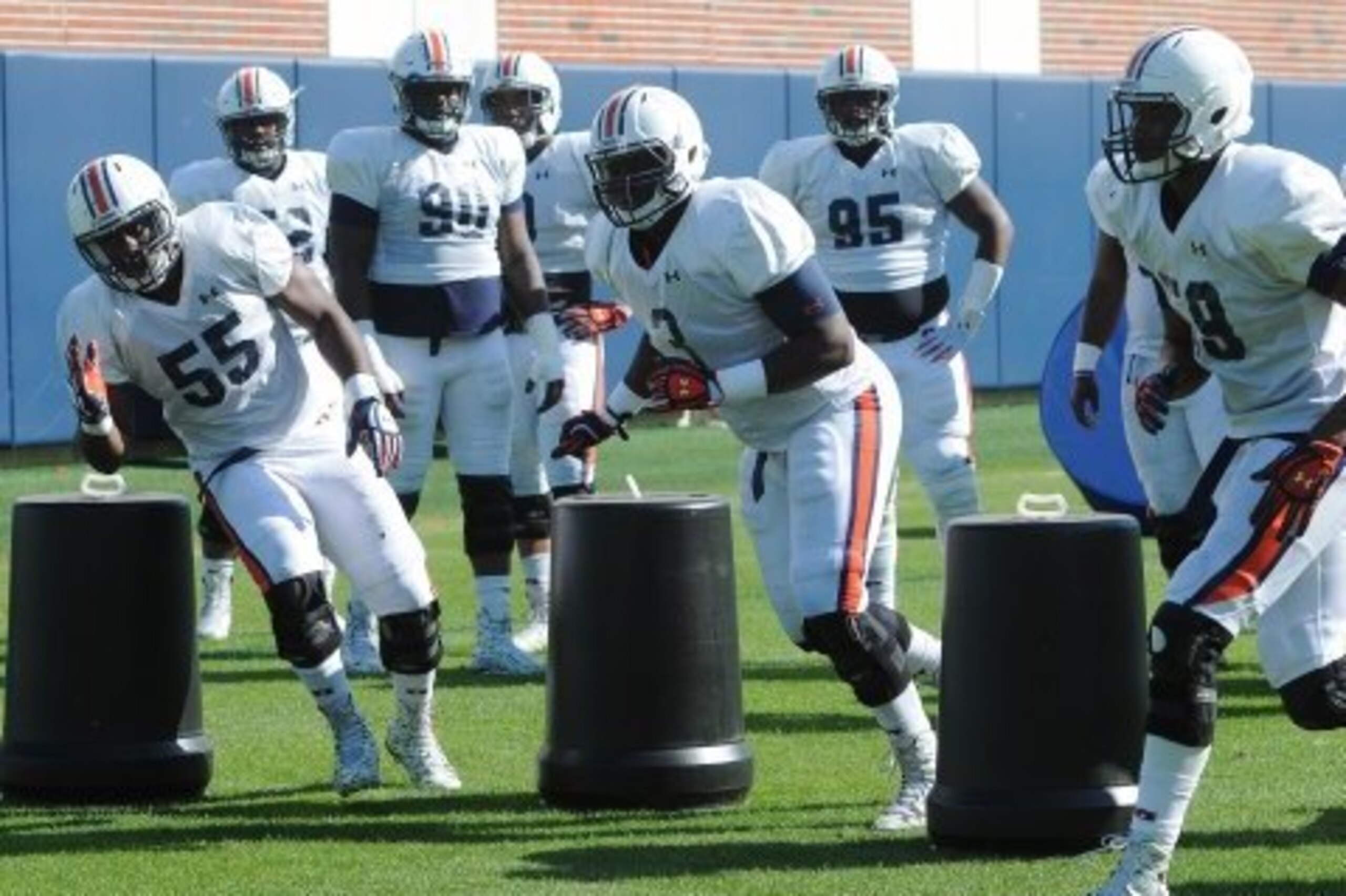Auburn DE Marlon Davidson (center)