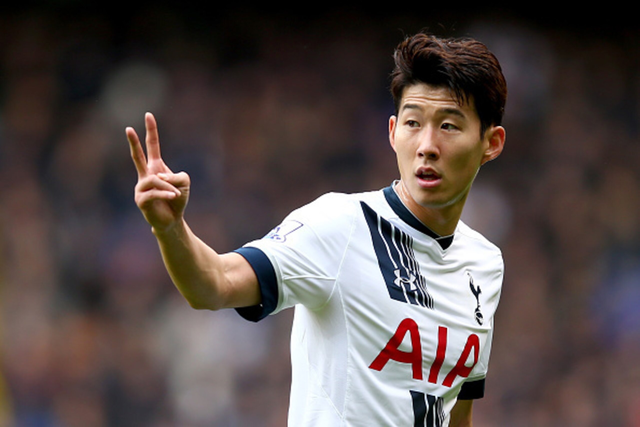 LONDON, ENGLAND - NOVEMBER 29:  Son Heung-Min of Tottenham Hotspur during the Barclays Premier League match between Tottenham Hotspur and Chelsea at White Hart Lane on November 29, 2015 in London, England.  (Photo by Clive Rose/Getty Images)