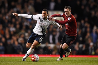 LONDON, ENGLAND - APRIL 25:  Mousa Dembele of Tottenham Hotspur holds off Craig Gardner of West Bromwich Albion during the Barclays Premier League match between Tottenham Hotspur and West Bromwich Albion at White Hart Lane on April 25, 2016 in London, Eng