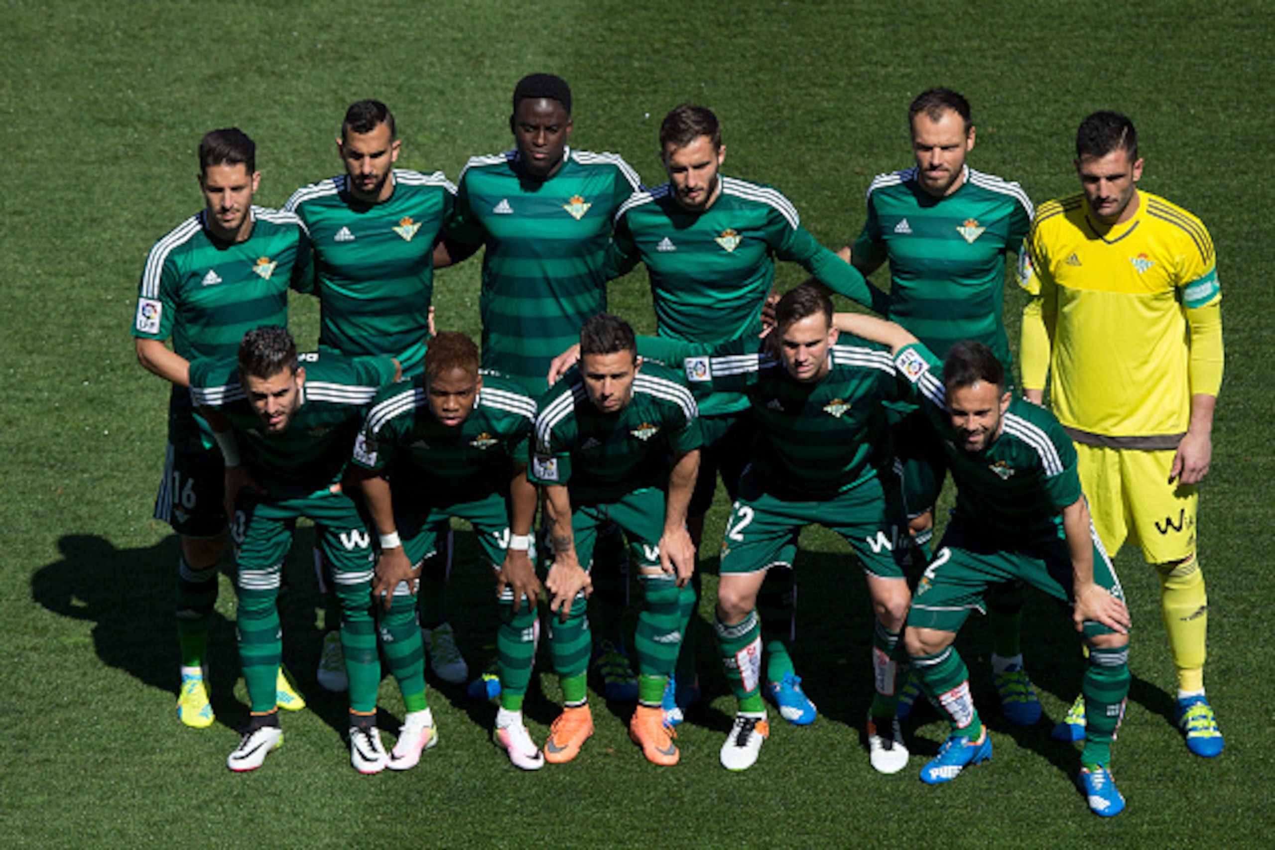 MADRID, SPAIN - APRIL 02:  Real Betis Balompie line up prior to start the La Liga match between Club Atletico de Madrid and Real Betis Balompie at Vicente Calderon Stadium on April 2, 2016 in Madrid, Spain.  (Photo by Gonzalo Arroyo Moreno/Getty Images)