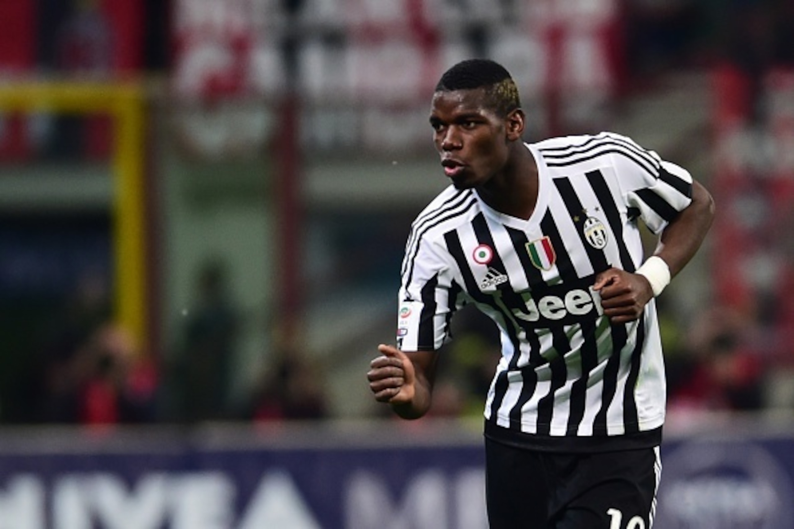 Juventus' midfielder from France Paul Pogba celebrates after scoring a goal  during the Italian Serie A football match AC Milan' vs Juventus  at 'San Siro' Stadium in Milan on April 9, 2016.   / AFP / GIUSEPPE CACACE        (Photo credit should read GIUSE