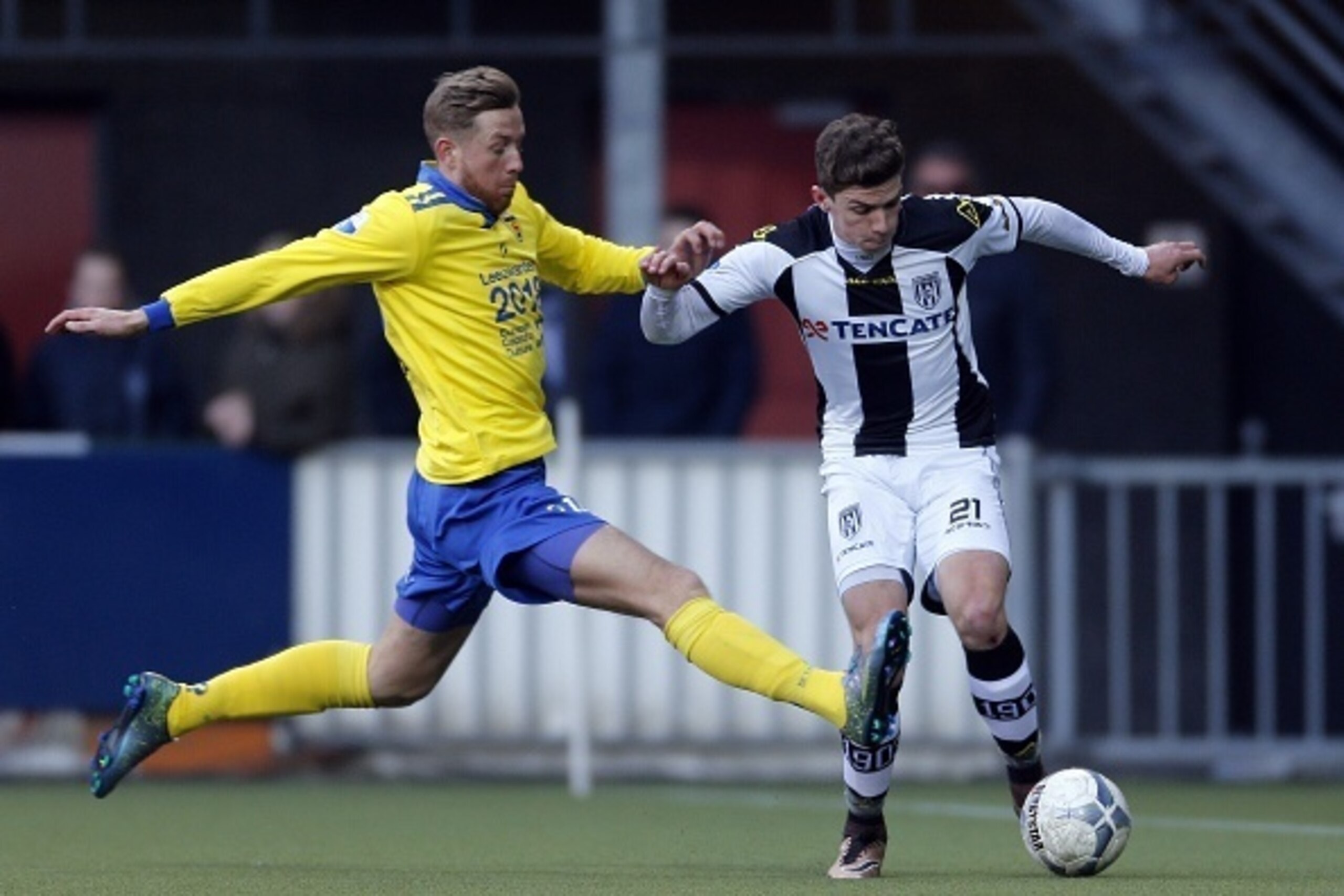 (L-R), Jack Byrne of SC Cambuur, Robin Gosens of Heracles Almelo during the Dutch Eredivisie match between Heracles Almelo and SC Cambuur at the Polman Stadium on march 13, 2016 in Almelo, the Netherlands(Photo by VI Images via Getty Images)