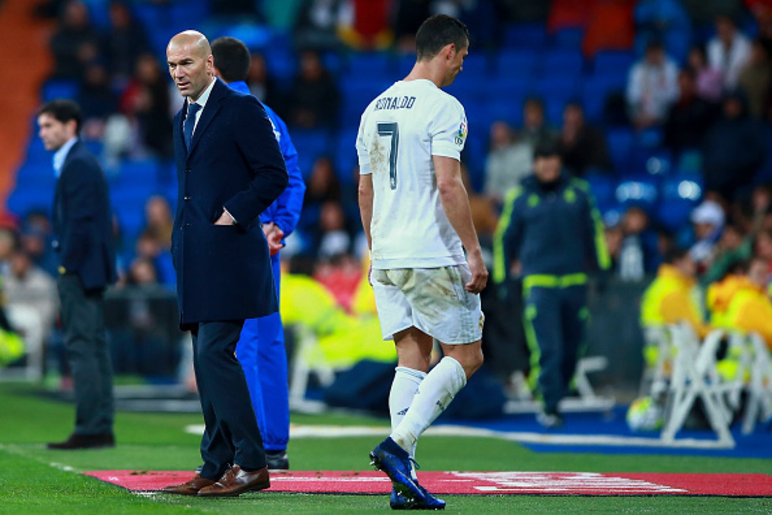 MADRID, SPAIN - APRIL 20:  Cristiano Ronaldo of Real Madrid CF leaves the pitch before ending the match during the La Liga match between Real Madrid CF and Villarreal CF at Estadio Santiago Bernabeu on April 20, 2016 in Madrid, Spain.  (Photo by Gonzalo A