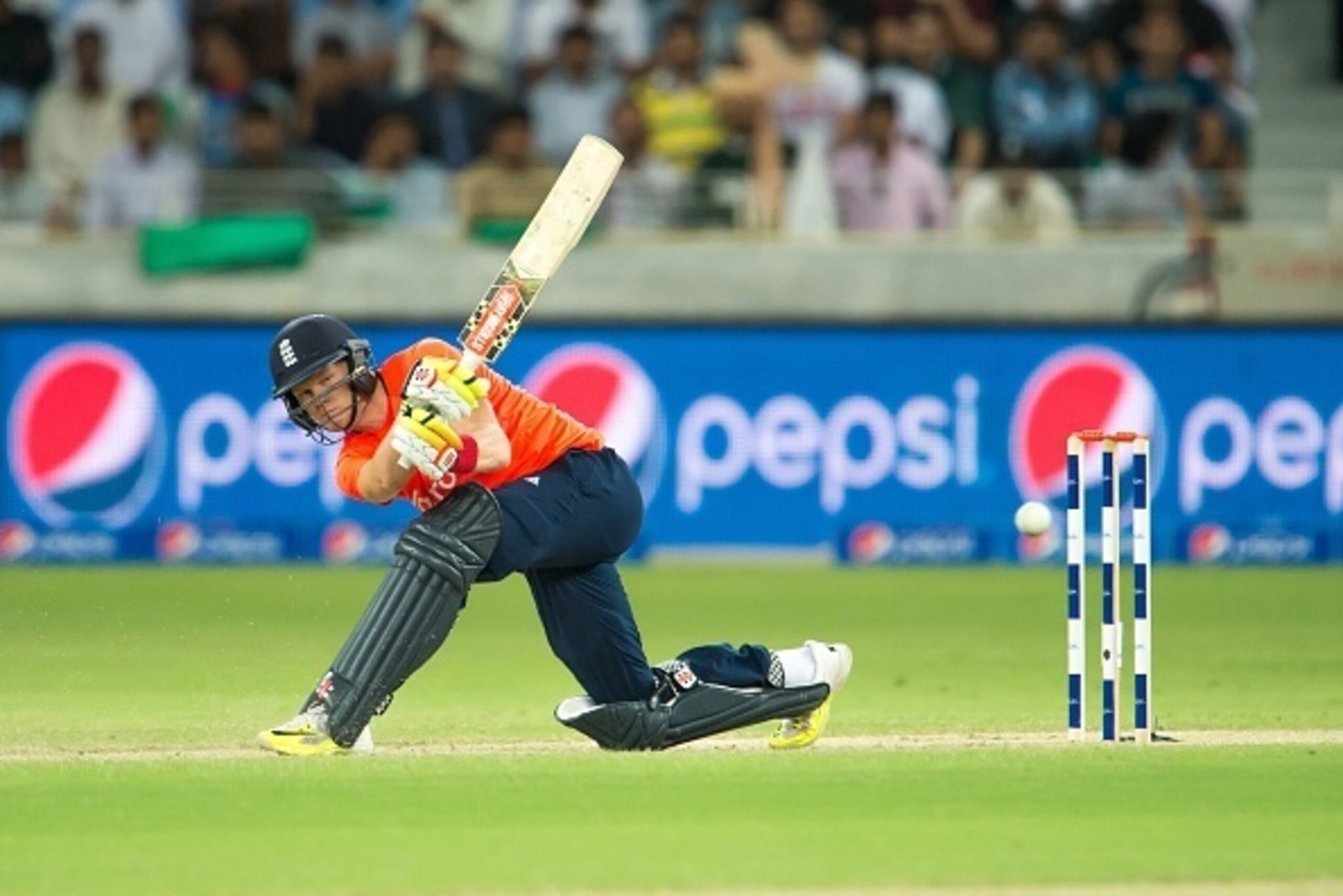 England Sam Billings bats during the first T20 cricket match between Pakistan and England at the Dubai International Cricket Stadium in Dubai on November 26, 2015. AFP PHOTO / INEKE ZONDAG / AFP / INEKE ZONDAG        (Photo credit should read INEKE ZONDAG
