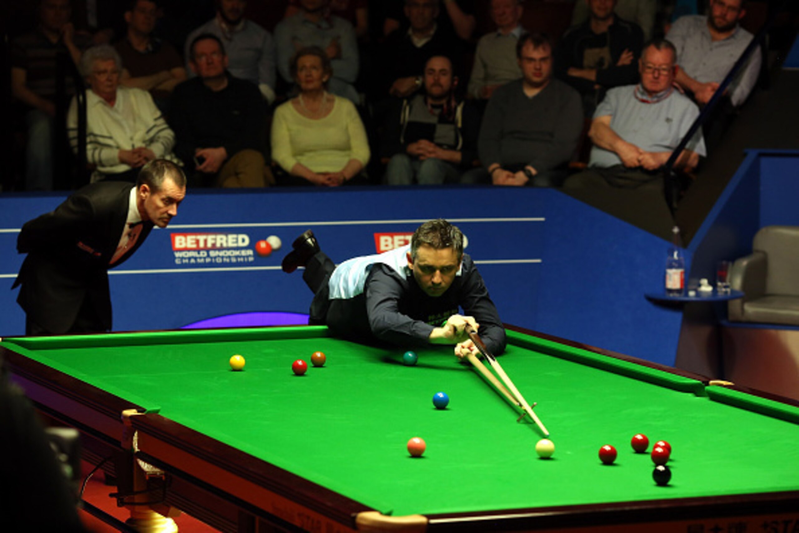 SHEFFIELD, ENGLAND - APRIL 30:  Alan McManus of Scotland in action during his semi final match against Ding Junhui of China on day fourteen of the World Championship Snooker at Crucible Theatre on April 30, 2016 in Sheffield, England.  (Photo by Nigel Rod