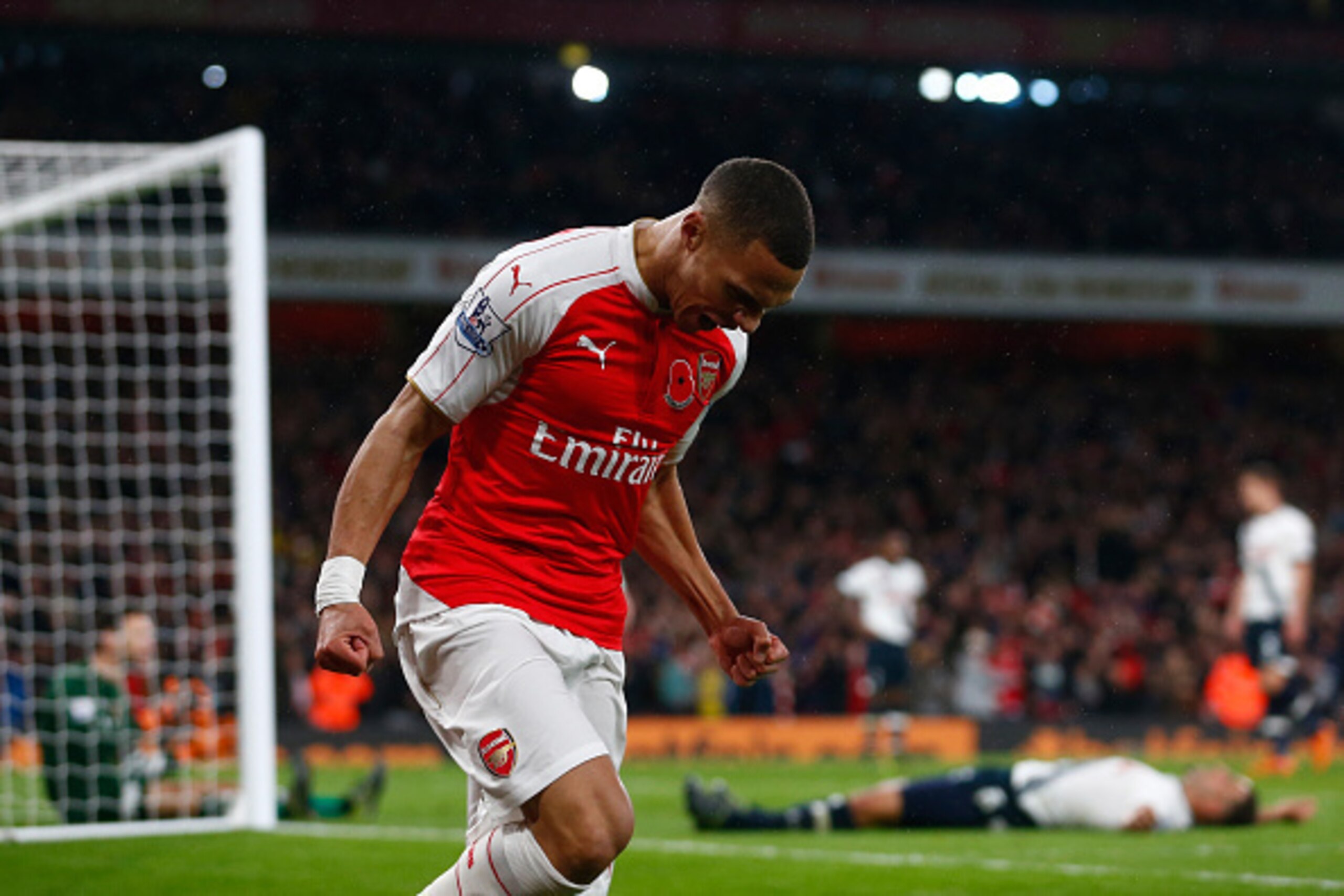 LONDON, ENGLAND - NOVEMBER 08:  Kieran Gibbs of Arsenal celebrates scoring his side's first goal during the Barclays Premier League match between Arsenal and Tottenham Hotspur at the Emirates Stadium on November 8, 2015 in London, England.  (Photo by Juli
