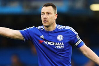 LONDON, ENGLAND - MARCH 19:  John Terry of Chelsea appeals to an assistant referee during the Barclays Premier League match between Chelsea and West Ham United at Stamford Bridge on March 19, 2016 in London, United Kingdom.  (Photo by Paul Gilham/Getty Im