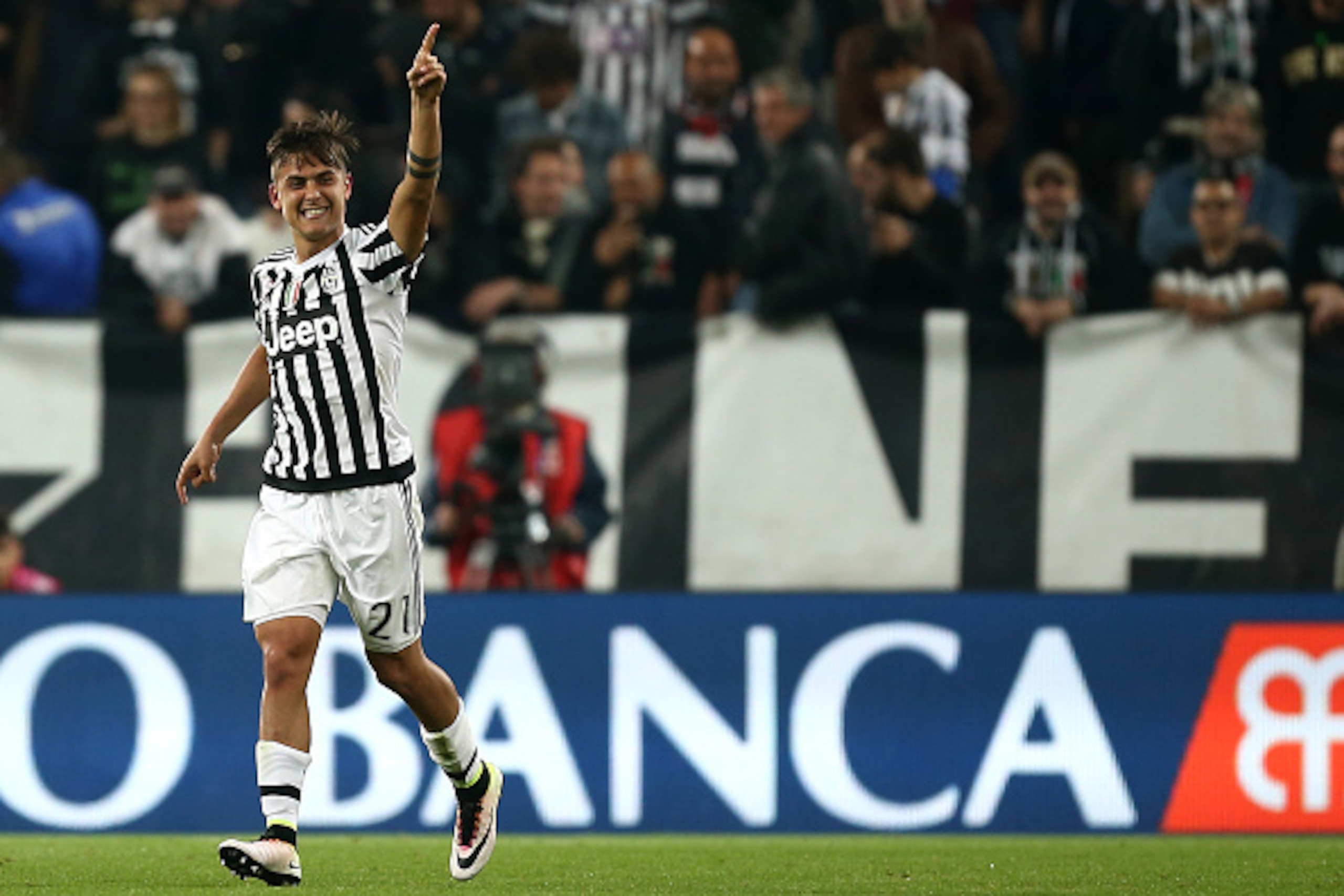 Juventus' forward Paulo Dybala from Argentina celebrates after scoring a penalty during the Italian Serie A football match Juventus Vs Lazio on April 20, 2016 at the 'Juventus Stadium' in Turin.  / AFP / MARCO BERTORELLO        (Photo credit should read M