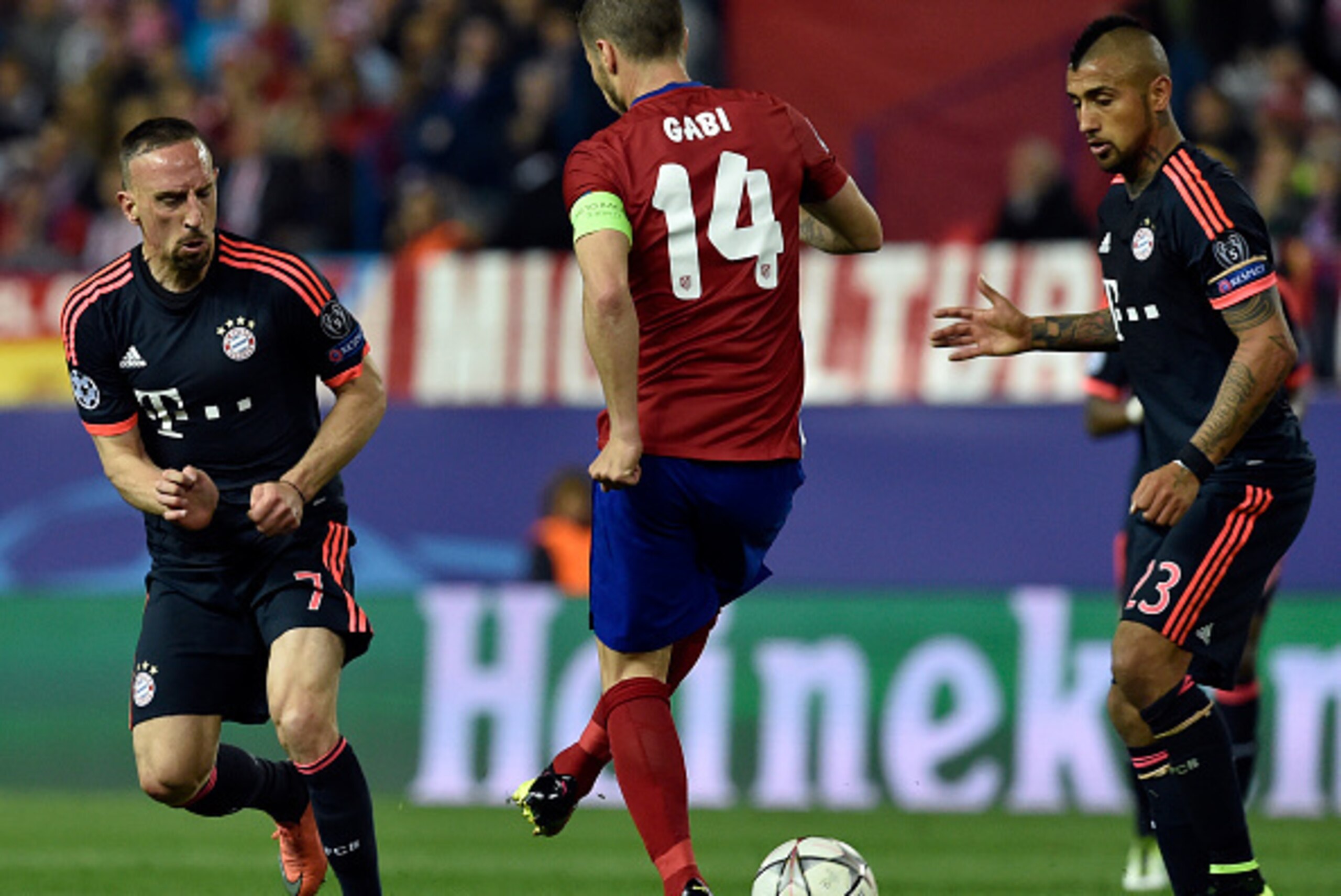 Atletico Madrid's midfielder Gabi (C) vies with Bayern Munich's French midfielder Franck Ribery (L) and Bayern Munich's Brazilian defender Rafinha during the UEFA Champions League semifinal first leg football match Club Atletico de Madrid vs Bayern Munich