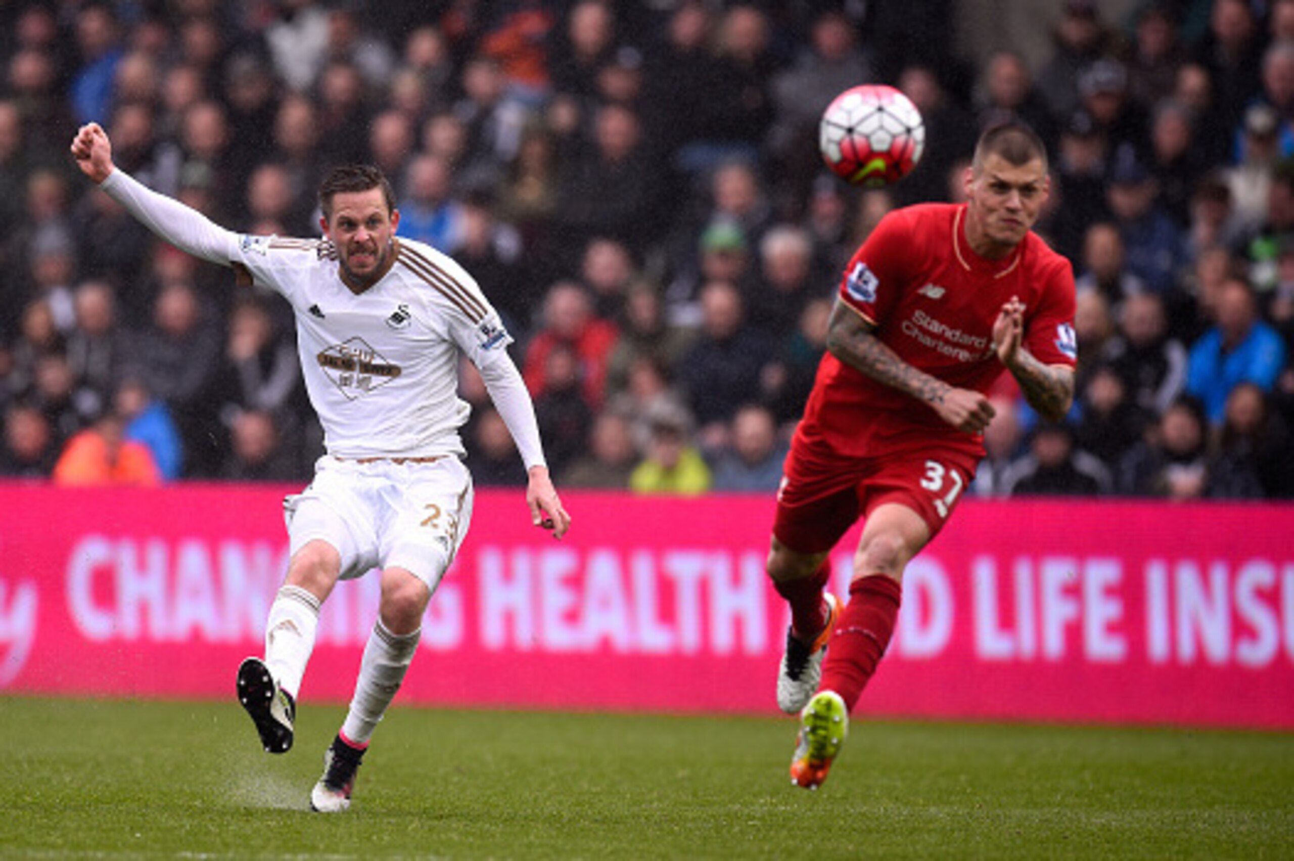 SWANSEA, WALES - MAY 01:  Swansea City player Gylfi Sigurdsson gets in a shot at goal despite the attentions of Martin Skrtel during the Barclays Premier League match between Swansea City and Liverpool at The Liberty Stadium on May 1, 2016 in Swansea, Wal