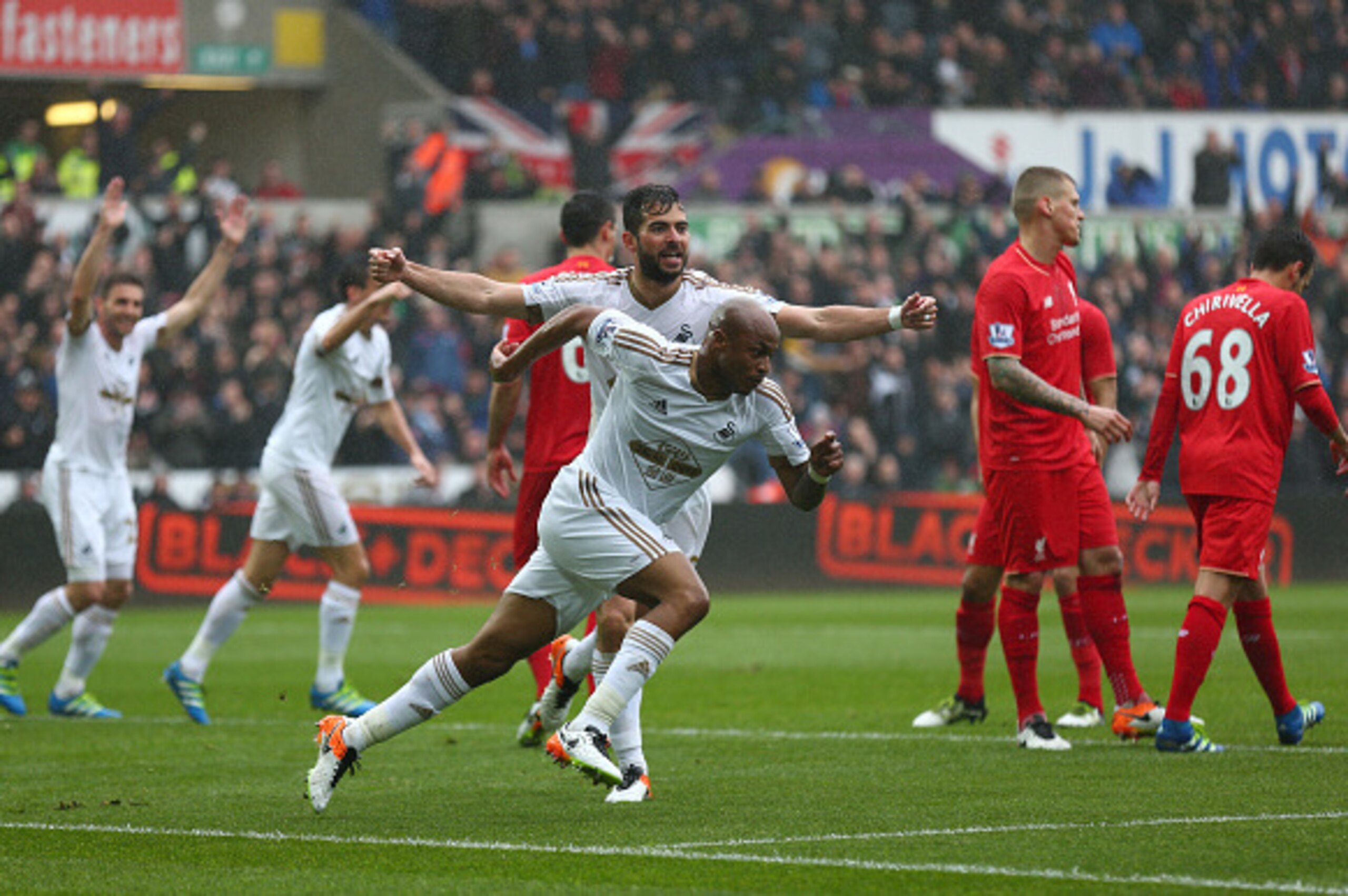 SWANSEA, WALES - MAY 01:  Andre Ayew of Swansea City celebrates scoring the opening goal during the Barclays Premier League match between Swansea City and Liverpool at The Liberty Stadium on May 1, 2016 in Swansea, Wales.  (Photo by Steve Bardens/Getty Im