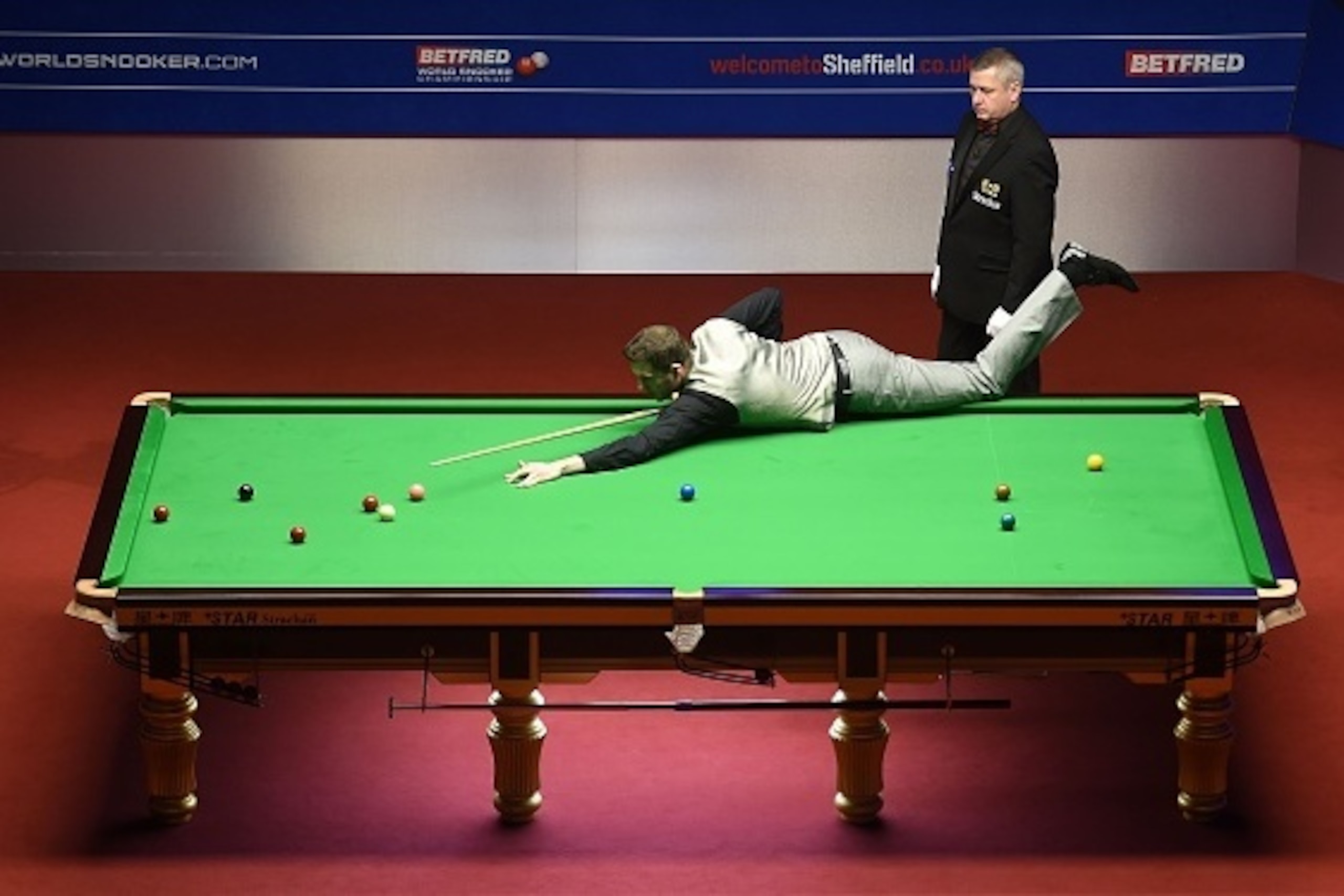 England's Mark Selby plays a shot during the third session of the World Snooker Championship final against China's Ding Junhui  at the Crucible theatre, in Sheffield, northern England on May 2, 2016. / AFP / PAUL ELLIS        (Photo credit should read PAU