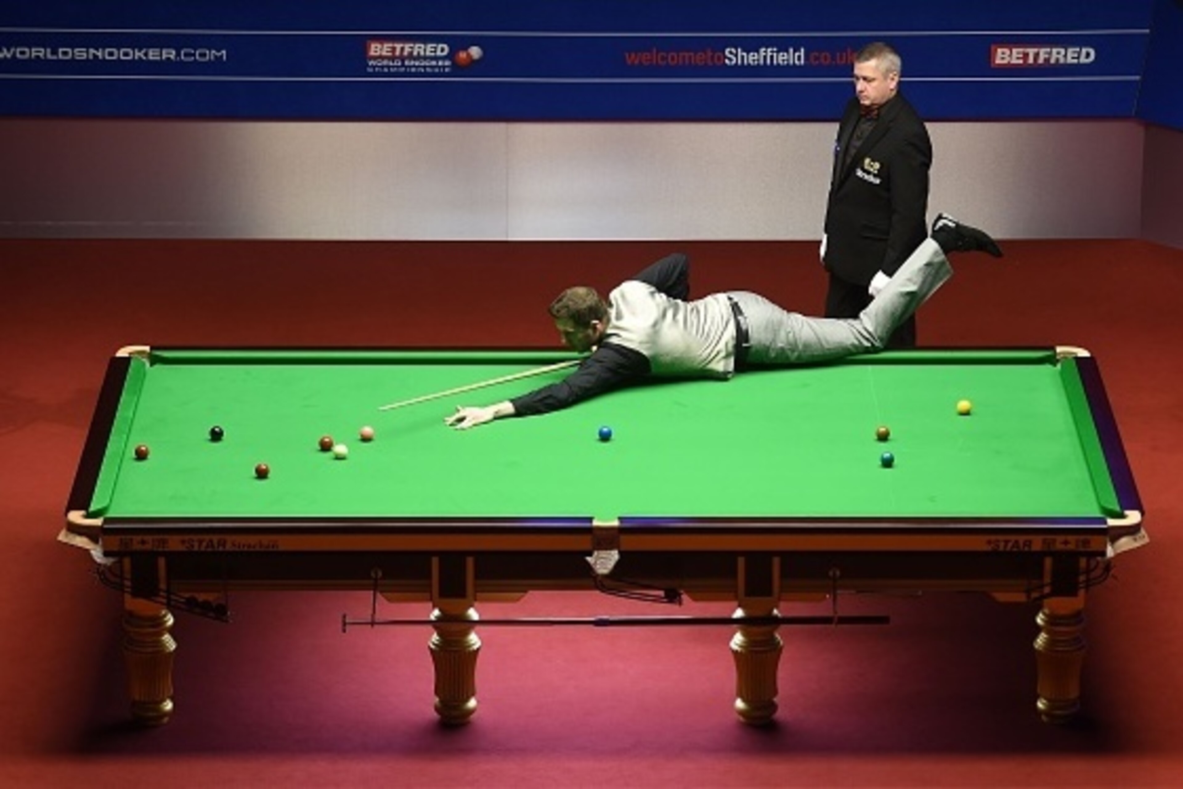 England's Mark Selby plays a shot during the third session of the World Snooker Championship final against China's Ding Junhui  at the Crucible theatre, in Sheffield, northern England on May 2, 2016. / AFP / PAUL ELLIS        (Photo credit should read PAU