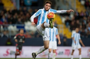 Malaga's Croatian forward Duje Cop controls the ball during the Spanish league football match Malaga CF vs RC Celta de Vigo at La Rosaleda stadium in Malaga on January 2, 2016.   AFP PHOTO/ JORGE GUERRERO / AFP / Jorge Guerrero        (Photo credit should
