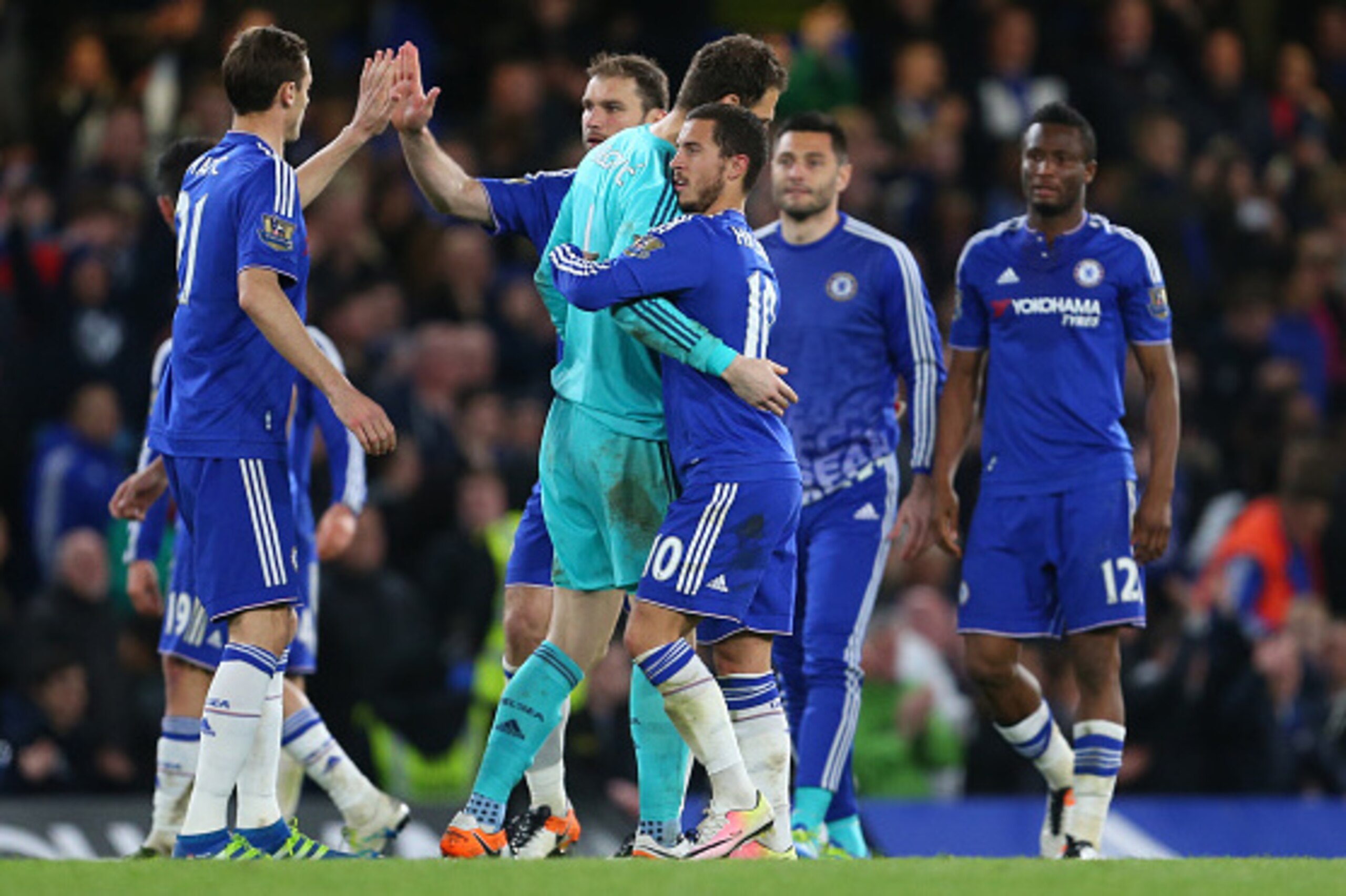 LONDON, ENGLAND - MAY 02 : Eden Hazard of Chelsea hugs Asmir Begovic of Chelsea as the team celebrate after the Barclays Premier League match between Chelsea and Tottenham Hotspur at Stamford Bridge on May 2, 2016 in London, England. (Photo by Catherine LONDON, ENGLAND - MAY 02 : Eden Hazard of Chelsea hugs Asmir Begovic of Chelsea as the team celebrate after the Barclays Premier League match between Chelsea and Tottenham Hotspur at Stamford Bridge on May 2, 2016 in London, England. (Photo by Catherine