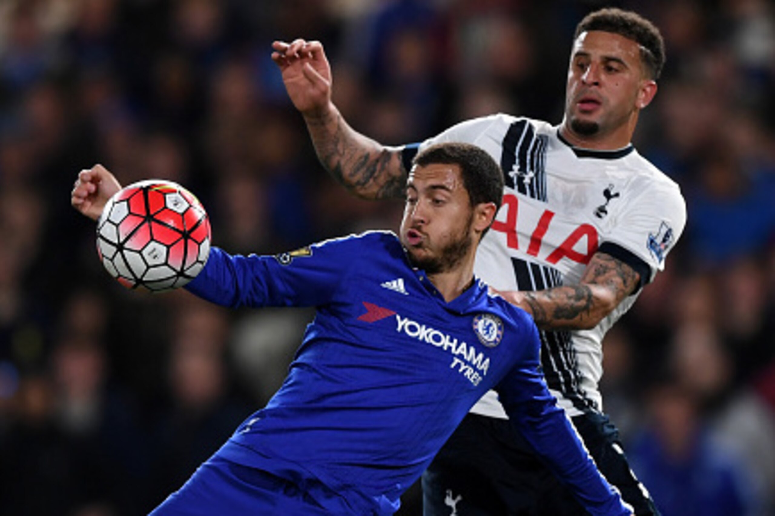 LONDON, ENGLAND - MAY 02: Eden Hazard of Chelsea is challenged by Kyle Walker of Tottenham Hotspur during the Barclays Premier League match between Chelsea and Tottenham Hotspur at Stamford Bridge on May 02, 2016 in London, England.jd (Photo by Shaun Bo LONDON, ENGLAND - MAY 02: Eden Hazard of Chelsea is challenged by Kyle Walker of Tottenham Hotspur during the Barclays Premier League match between Chelsea and Tottenham Hotspur at Stamford Bridge on May 02, 2016 in London, England.jd (Photo by Shaun Bo