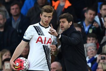 LONDON, ENGLAND - MAY 02:  Mauricio Pochettino the manager of Tottenham Hotspur speaks with Eric Dier of Tottenham Hotspur during the Barclays Premier League match between Chelsea and Tottenham Hotspur at Stamford Bridge on May 02, 2016 in London, England