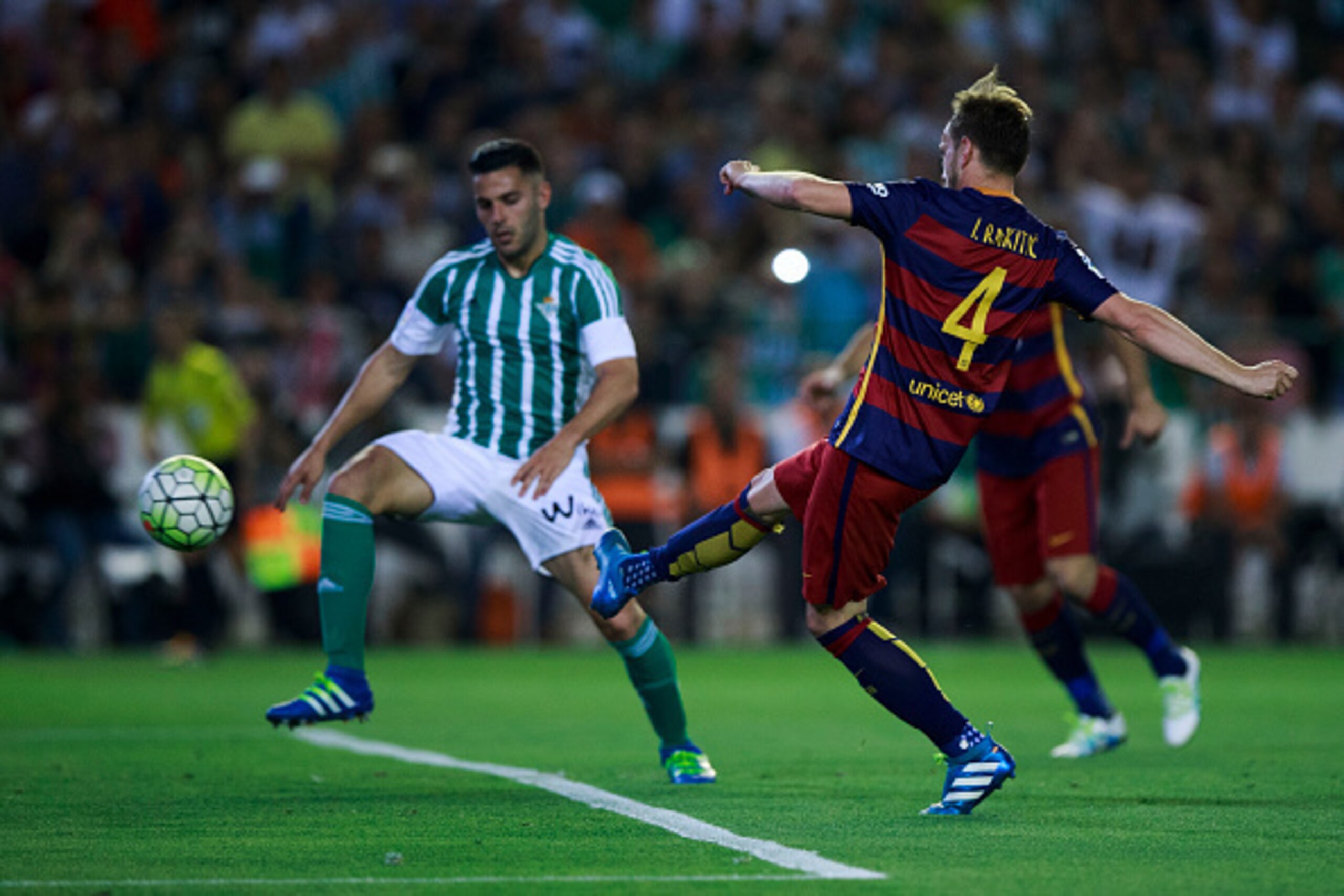 SEVILLE, SPAIN - APRIL 30: Ivan Rakitic of FC Barcelona scores their opening goal during the La Liga match between Real Betis Balompie and FC Barcelona at Estadio Benito Villamarin on April 30, 2016 in Seville, Spain.  (Photo by Gonzalo Arroyo Moreno/Gett