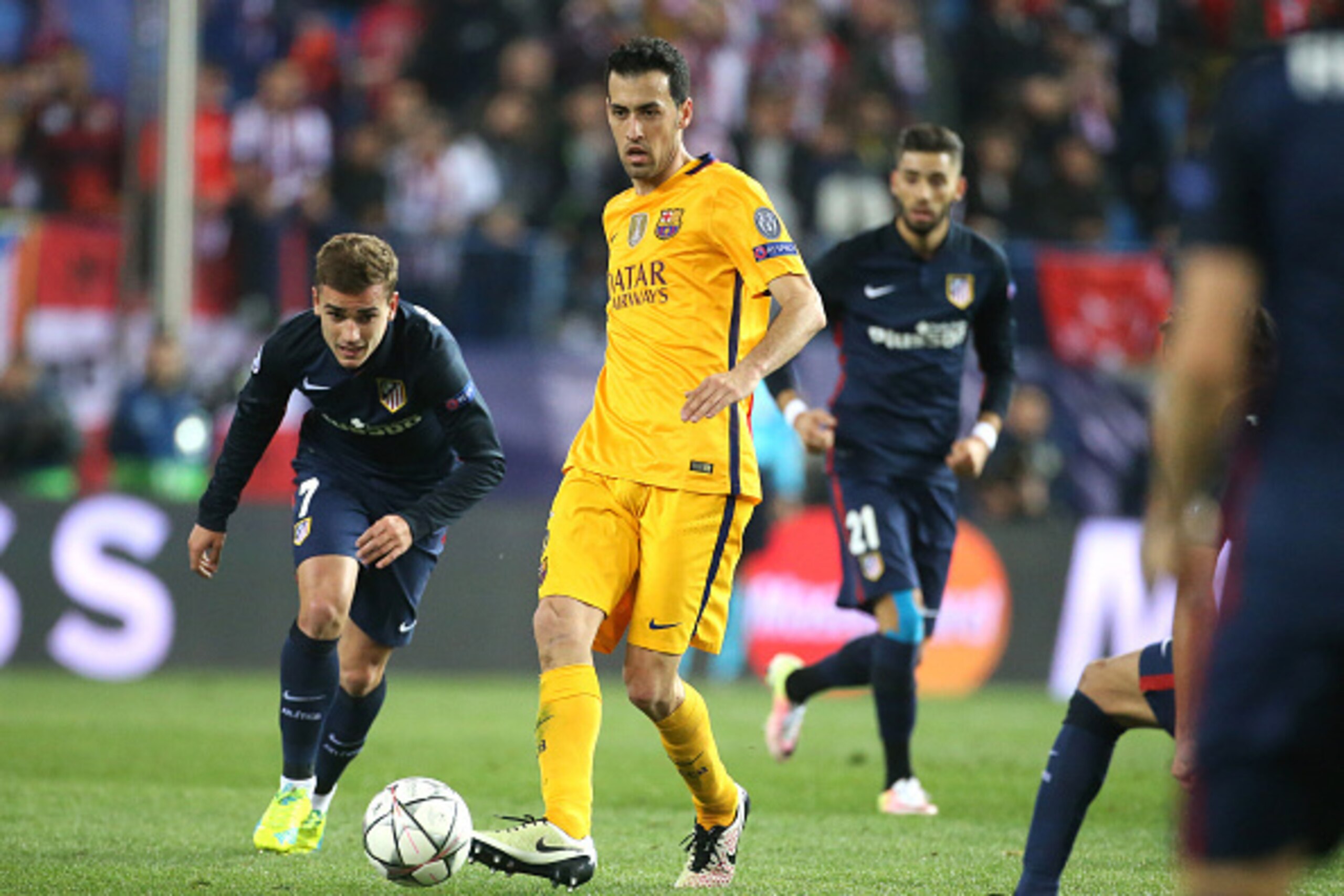 MADRID, SPAIN - APRIL 13: Sergio Busquets of Barcelona in action during the UEFA Champions League quarter final second leg match between Atletico Madrid and FC Barcelona at Vicente Calderon stadium on April 13, 2016 in Madrid, Spain. (Photo by Jean Catuff