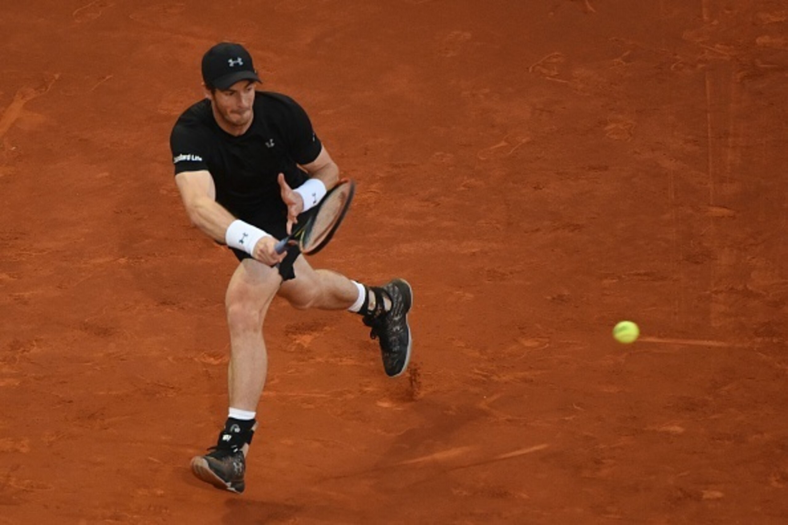British tennis player Andy Murray returns a ball to Czech tennis player Radek Stepanek during the Madrid Open tournament at the Caja Magica (Magic Box) sports complex in Madrid, on May 3, 2016. / AFP / PEDRO ARMESTRE        (Photo credit should read PEDRO
