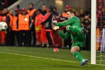 Bayern Munich's goalkeeper Manuel Neuer saves a penalty during the UEFA Champions League semi-final, second-leg football match between FC Bayern Munich and Atletico Madrid in Munich, southern Germany, on May 3, 2016. / AFP / LUKAS BARTH        (Photo cred