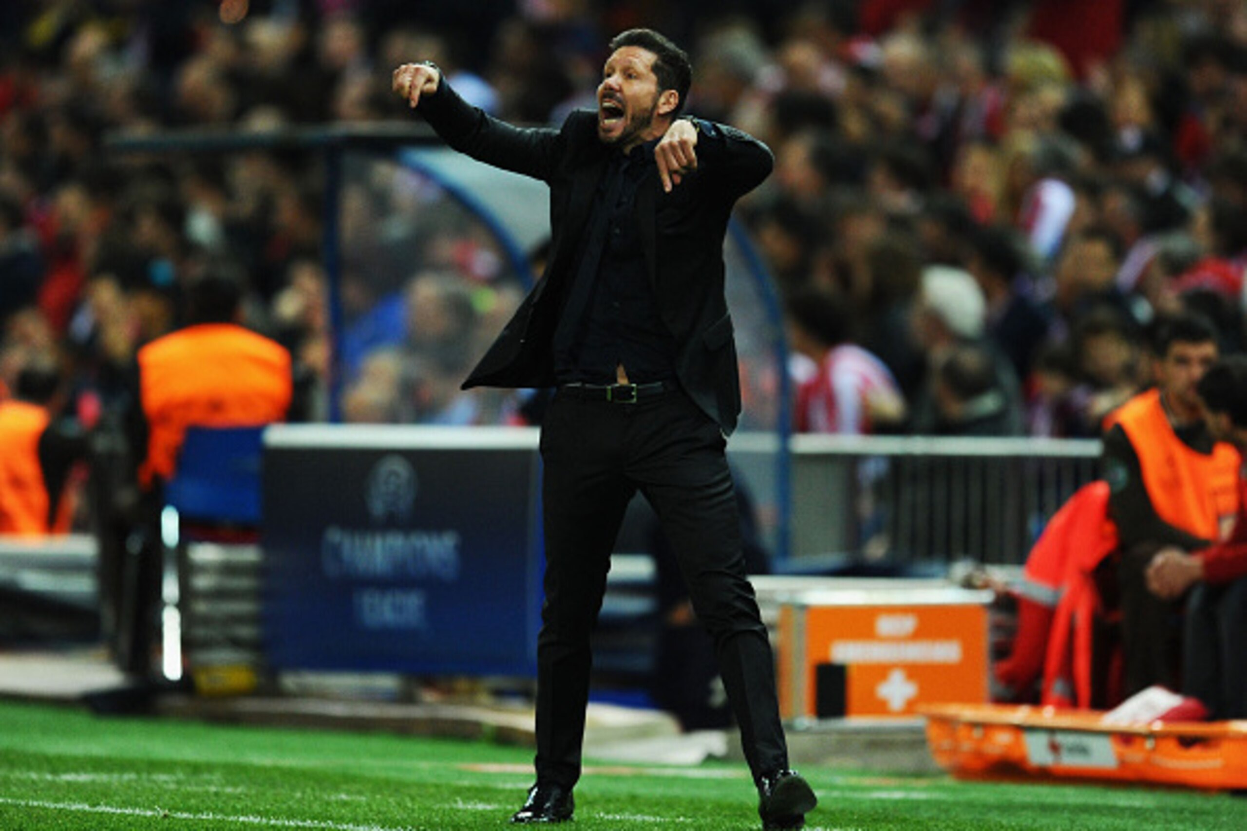 MADRID, SPAIN - APRIL 27:  Diego Simeone head coach of Atletico Madrid reacts during the UEFA Champions League semi final first leg match between Club Atletico de Madrid and FC Bayern Muenchen at Vincente Calderon on April 27, 2016 in Madrid, Spain.  (Pho