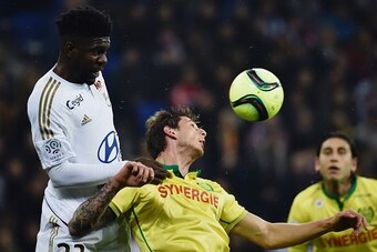 Lyon's French Cameroonian defender Samuel Umtiti (L) vies with Nantes' Argentinian forward Emiliano Sala (R) during the French L1 football match Olympique Lyonnais (OL) vs Nantes (FCN) on March 19, 2016, at the New Stadium in Decines-Charpieu, central-eas