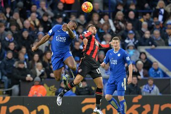 Bournemouth's Norwegian striker Joshua King (2nd L) vies with Leicester City's English defender Wes Morgan and Leicester City's German defender Robert Huth (6) during the English Premier League football match between Leicester City and Bournemouth at King