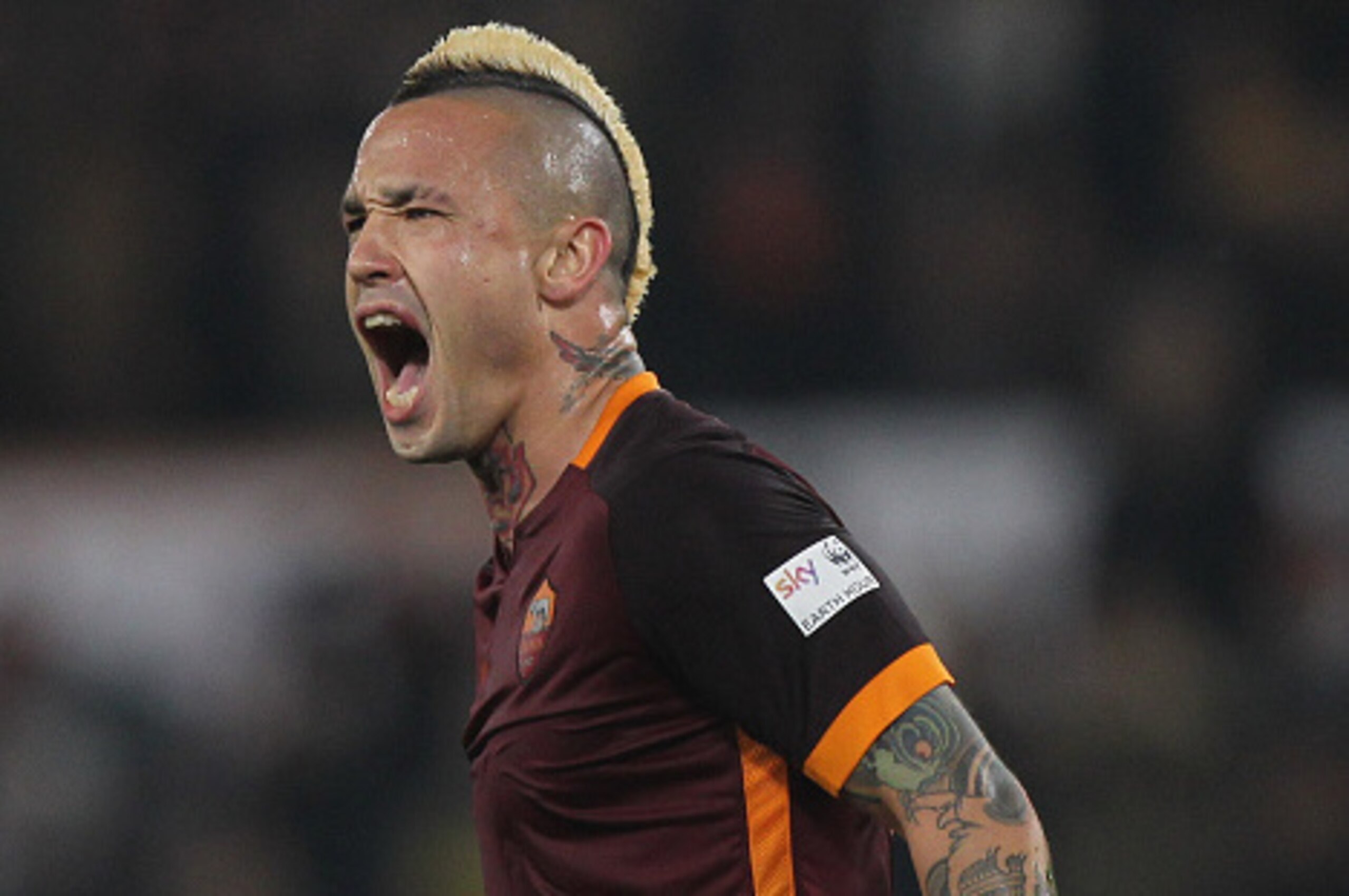 ROME, ITALY - MARCH 19: Radja Nainggolan AS Roma celebrates after scoring the team's first goal during the Serie A match between AS Roma and FC Internazionale Milano at Stadio Olimpico on March 19, 2016 in Rome, Italy. (Photo by Paolo Bruno/Getty Images ROME, ITALY - MARCH 19: Radja Nainggolan AS Roma celebrates after scoring the team's first goal during the Serie A match between AS Roma and FC Internazionale Milano at Stadio Olimpico on March 19, 2016 in Rome, Italy. (Photo by Paolo Bruno/Getty Images