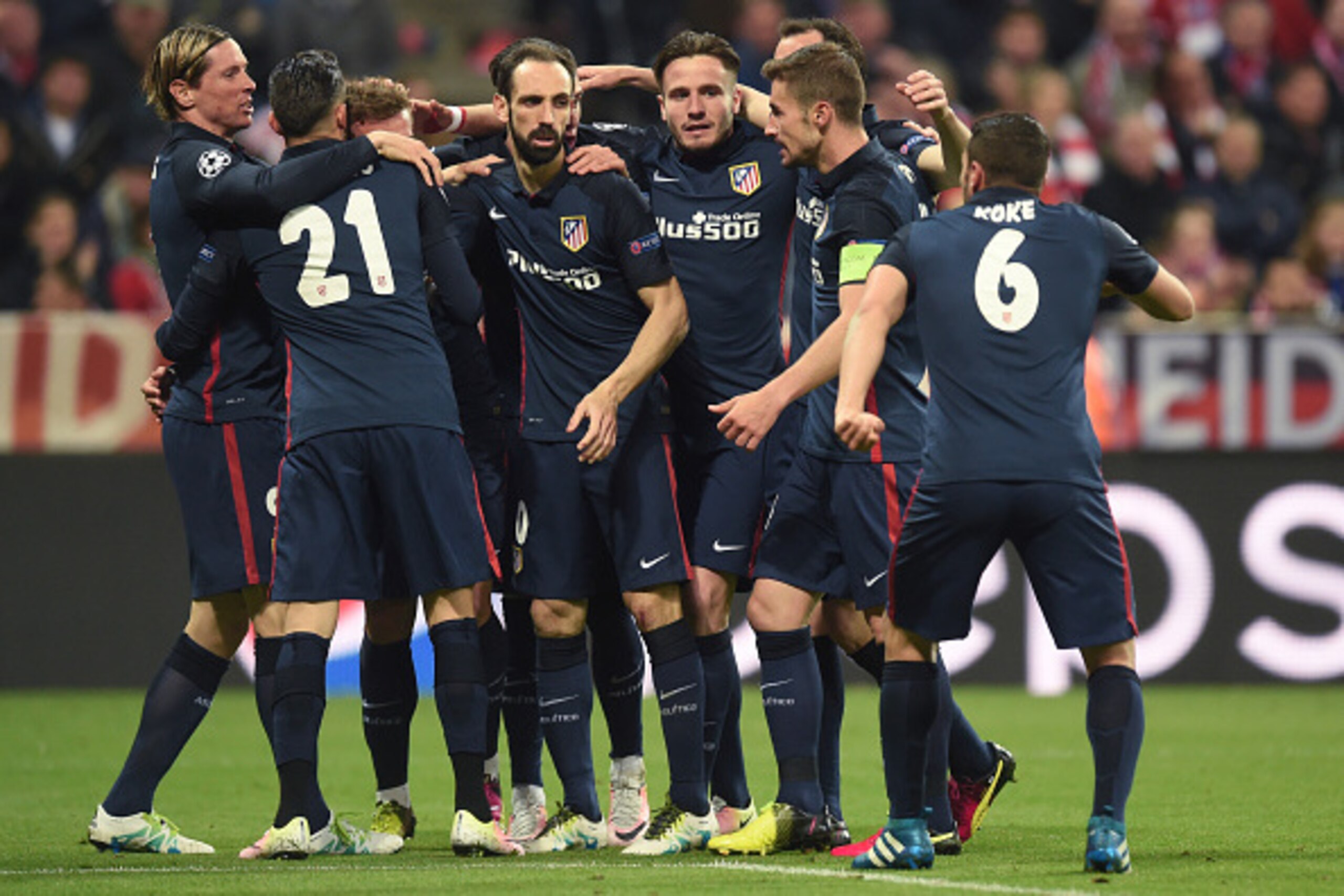 Atletico Madrid's players celebrate scoring during the UEFA Champions League semi-final, second-leg football match between FC Bayern Munich and Atletico Madrid in Munich, southern Germany, on May 3, 2016.  / AFP / CHRISTOF STACHE        (Photo credit shou