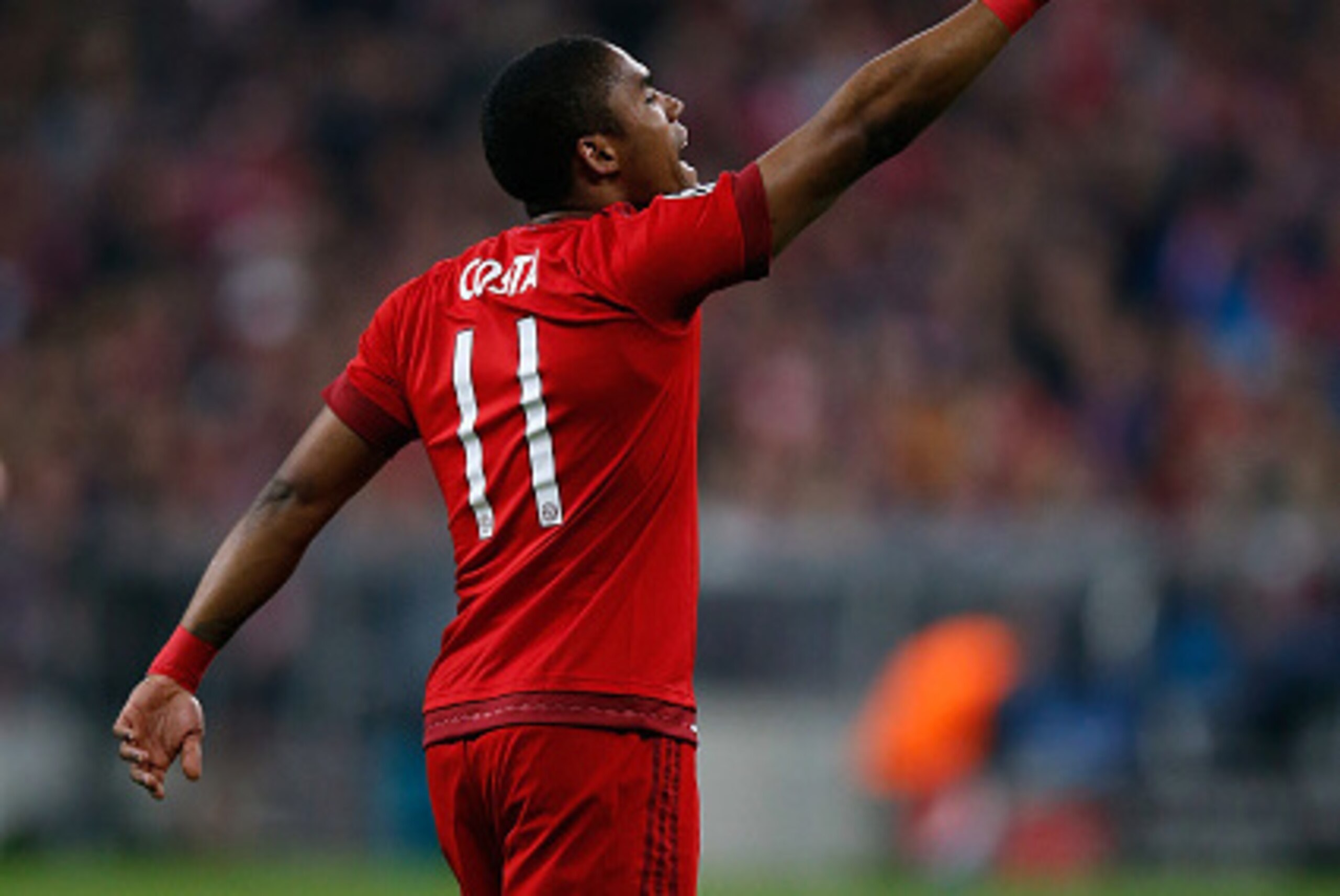 MUNICH, GERMANY - MAY 03:  Douglas Costa of Bayern Munich gestures during UEFA Champions League semi final second leg match between FC Bayern Muenchen and Club Atletico de Madrid at Allianz Arena on May 3, 2016 in Munich, Germany.  (Photo by Boris Streube