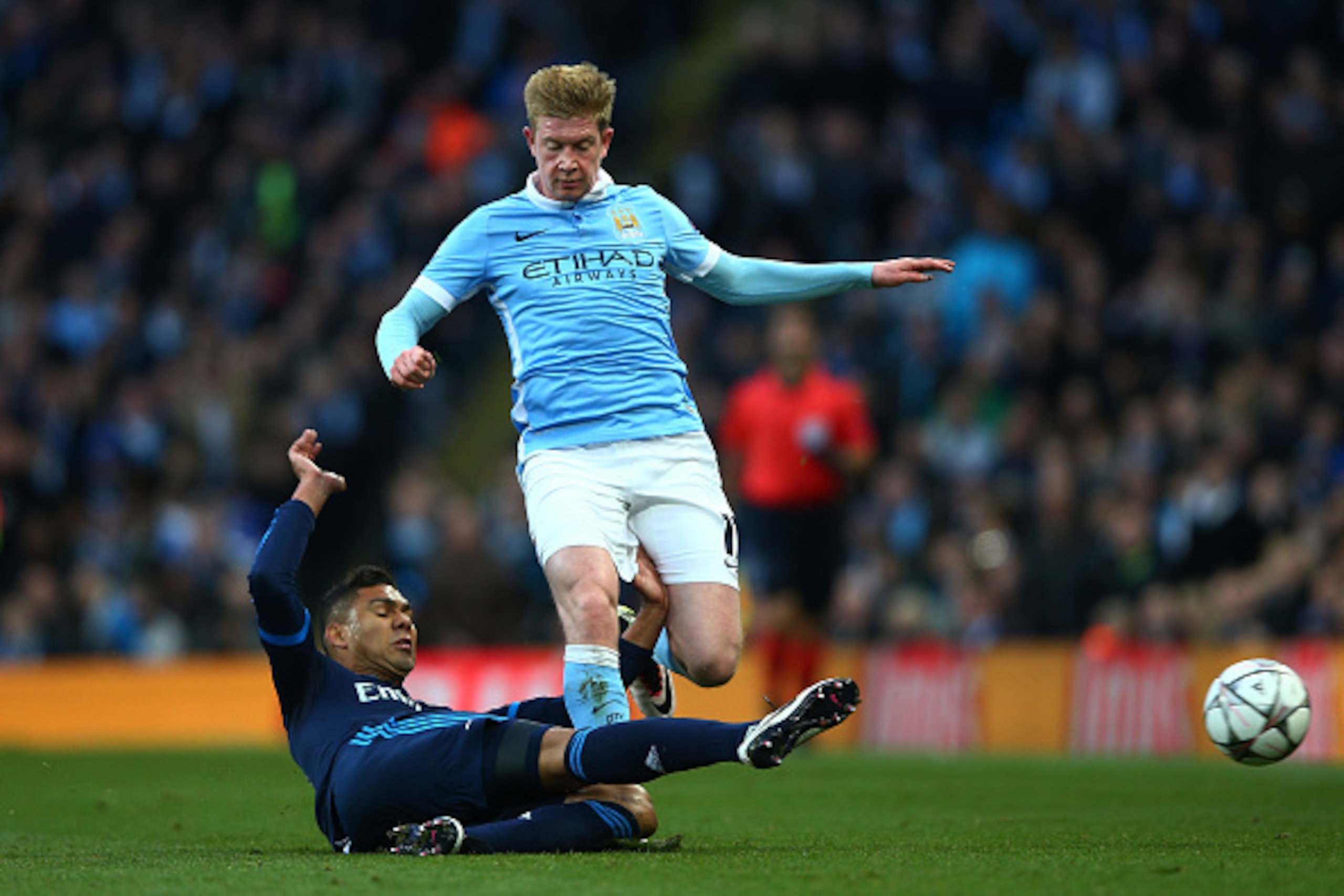 MANCHESTER, ENGLAND - APRIL 26:  Kevin de Bruyne of Manchester City is tackled by Casemiro of Real Madrid CF  during the UEFA Champions League Semi Final first leg match between Manchester City FC and Real Madrid at the Etihad Stadium on April 26, 2016 in