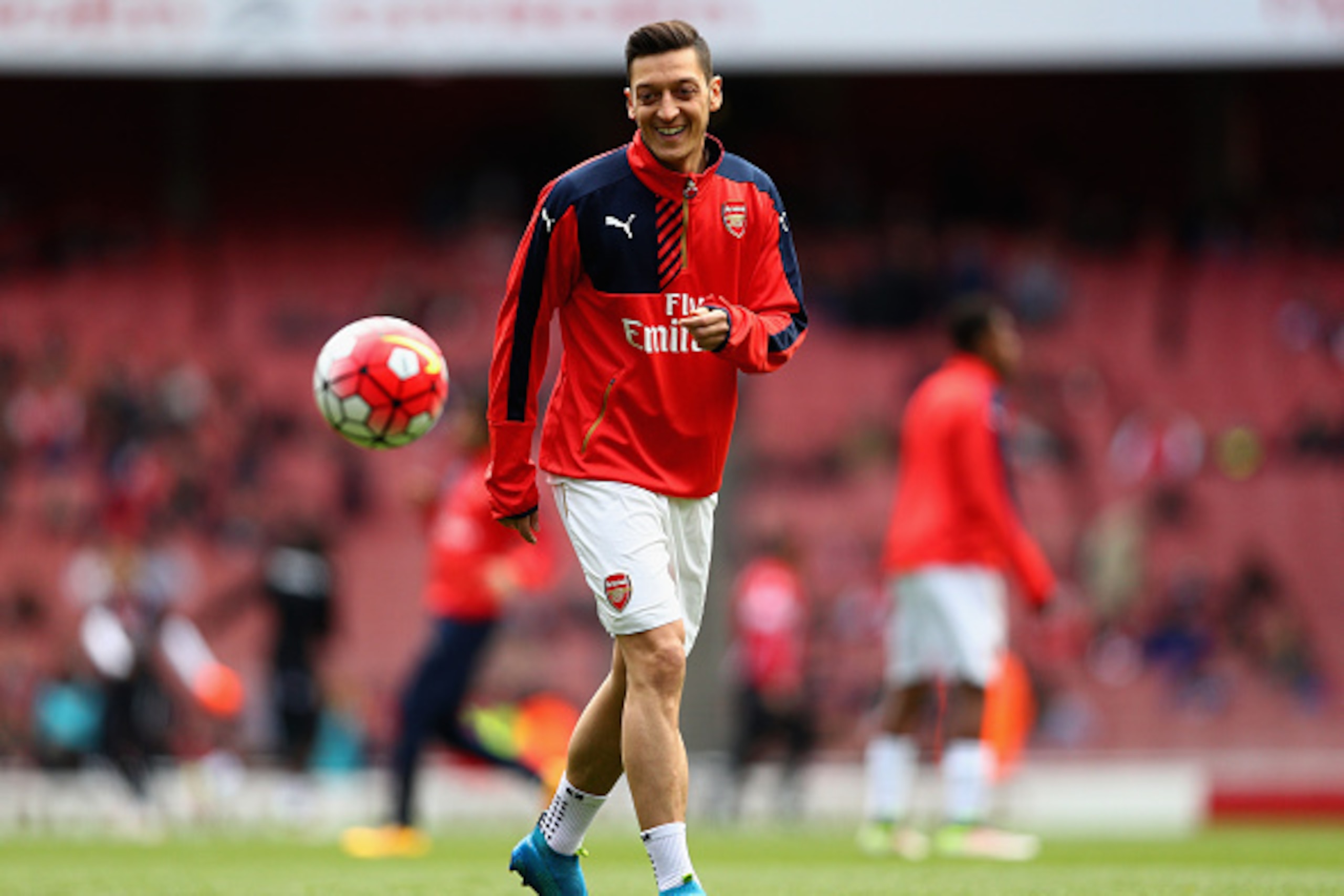 LONDON, ENGLAND - APRIL 17:  Mesut Ozil of Arsenal warms up ahead of the Barclays Premier League match between Arsenal and Crystal Palace at the Emirates Stadium on April 17, 2016 in London, England.  (Photo by Paul Gilham/Getty Images)