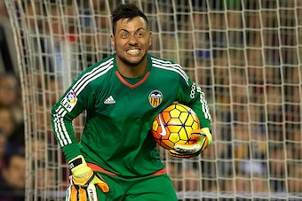 VALENCIA, SPAIN - FEBRUARY 13:  Diego Alves of Valencia reacts during the La Liga match between Valencia CF and RCD Espanyol at Estadi de Mestalla on February 13, 2016 in Valencia, Spain.  (Photo by Manuel Queimadelos Alonso/Getty Images)