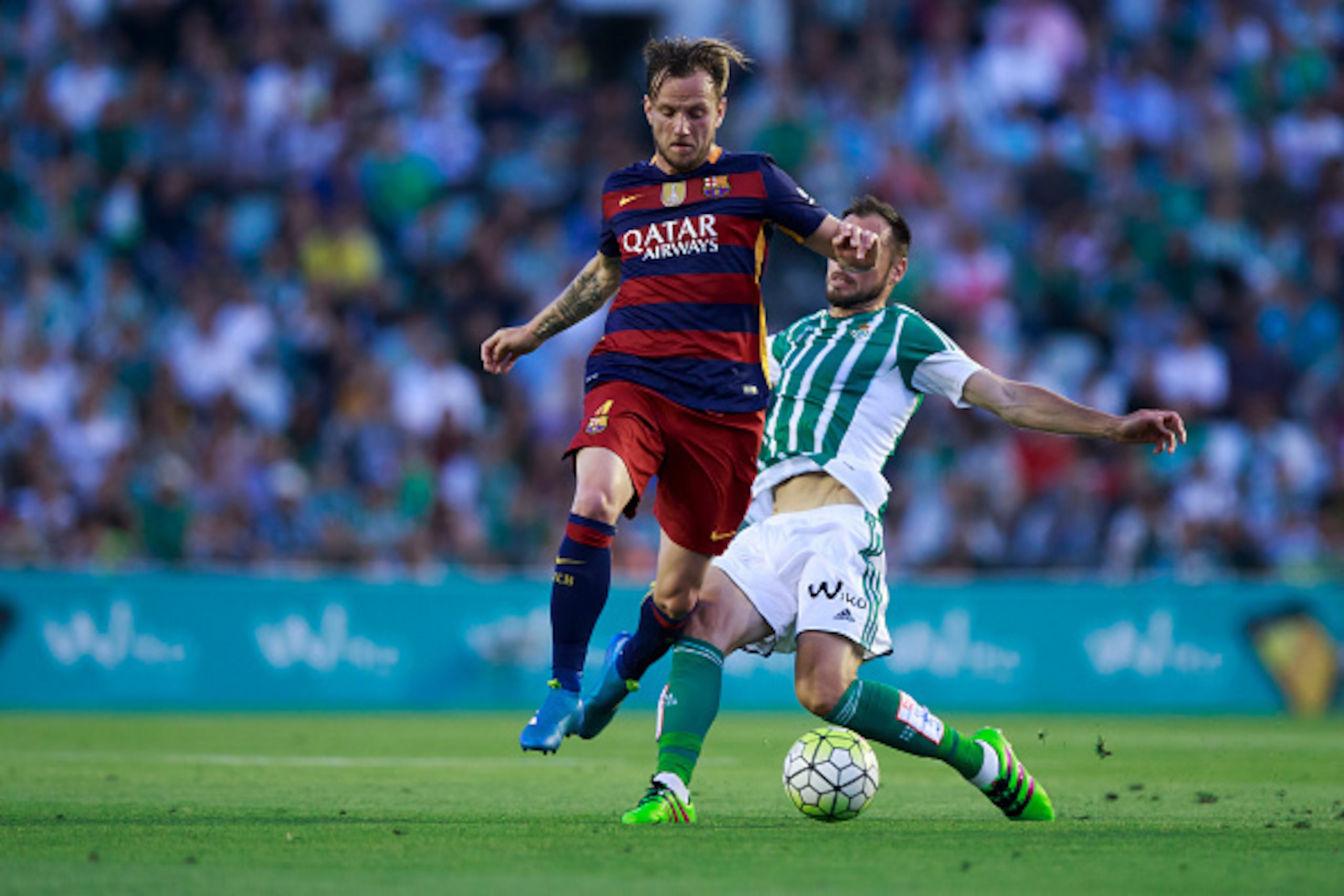 SEVILLE, SPAIN - APRIL 30: Heiko Westermann (R) of Real Betis Balompie tackles Ivan Rakitic (L) of FC Barcelona during the La Liga match between Real Betis Balompie and FC Barcelona at Estadio Benito Villamarin on April 30, 2016 in Seville, Spain.  (Photo