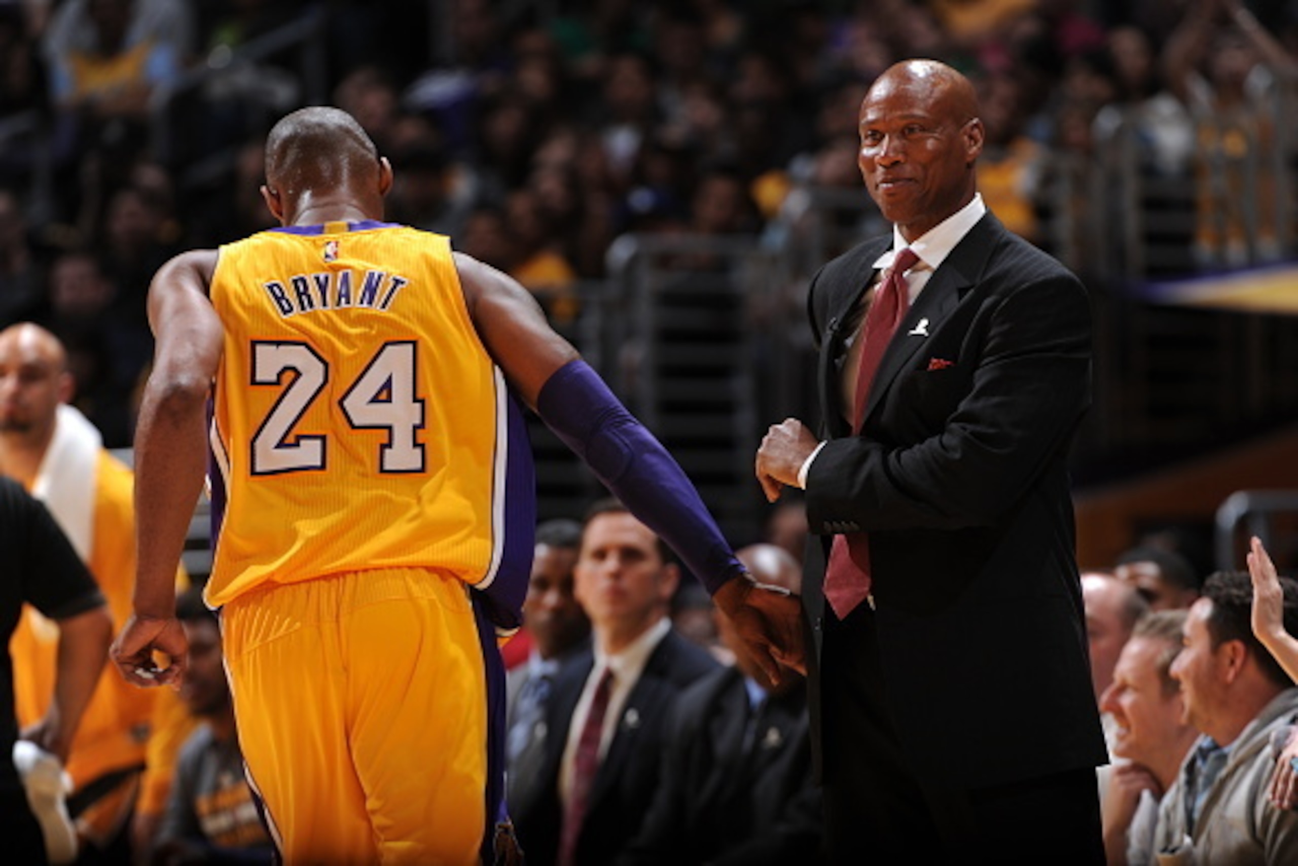 LOS ANGELES, CA - MARCH 22:  Kobe Bryant #24 of the Los Angeles Lakers and Head Coach Byron Scott of the Los Angeles Lakers during the game against the Memphis Grizzlies on March 22, 2016 at STAPLES Center in Los Angeles, California. NOTE TO USER: User ex