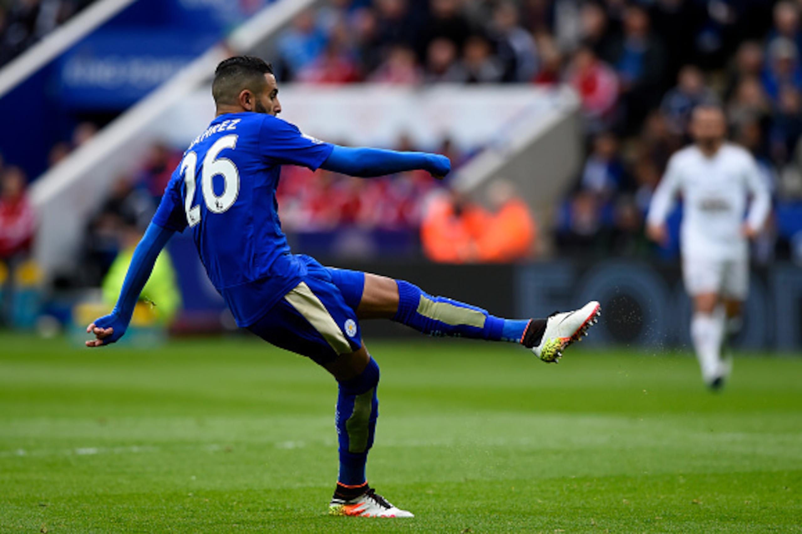 LEICESTER, ENGLAND - APRIL 24:  Riyad Mahrez of Leicester City scores their first goal during the Barclays Premier League match between Leicester City and Swansea City at The King Power Stadium on April 24, 2016 in Leicester, United Kingdom.  (Photo by Mi