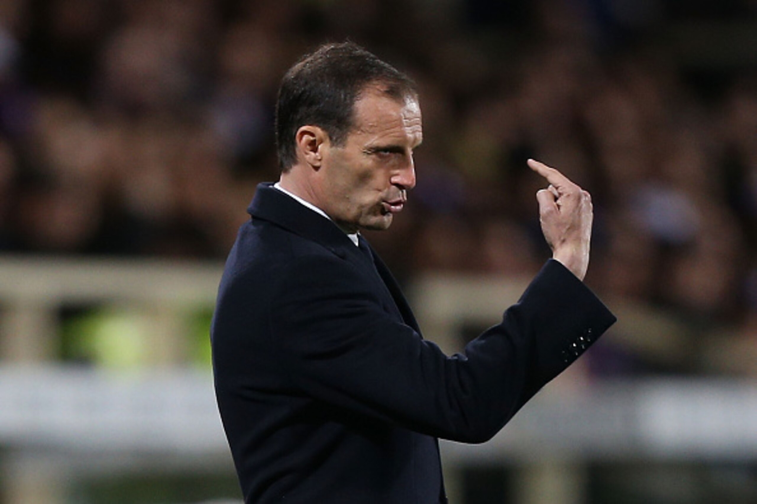 FLORENCE, ITALY - APRIL 24: Manager Massimiliano Allegri of Juventus FC issues instructions during the Serie A match between ACF Fiorentina and Juventus FC at Stadio Artemio Franchi on April 24, 2016 in Florence, Italy. (Photo by Gabriele Maltinti/Getty FLORENCE, ITALY - APRIL 24: Manager Massimiliano Allegri of Juventus FC issues instructions during the Serie A match between ACF Fiorentina and Juventus FC at Stadio Artemio Franchi on April 24, 2016 in Florence, Italy. (Photo by Gabriele Maltinti/Getty