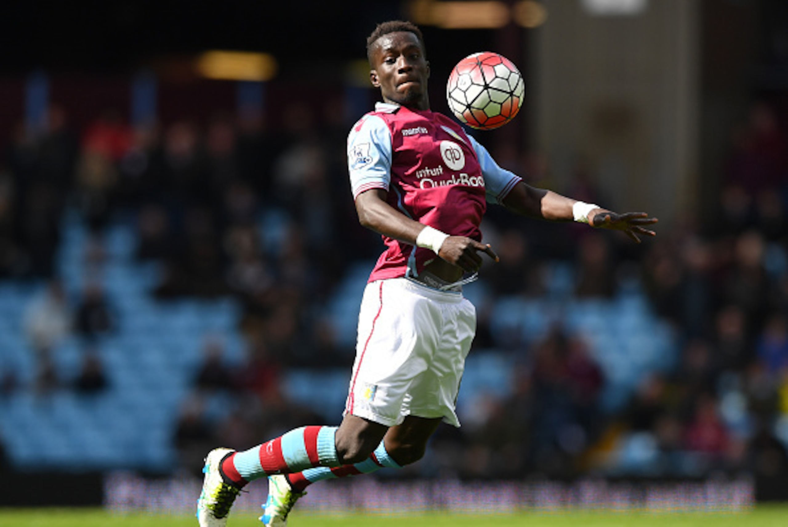 BIRMINGHAM, ENGLAND - APRIL 02: Idrissa Gueye of Aston Villa controls the ball during the Barclays Premier League match between Aston Villa and Chelsea at Villa Park on April 2, 2016 in Birmingham, England. (Photo by Shaun Botterill/Getty Images) BIRMINGHAM, ENGLAND - APRIL 02: Idrissa Gueye of Aston Villa controls the ball during the Barclays Premier League match between Aston Villa and Chelsea at Villa Park on April 2, 2016 in Birmingham, England. (Photo by Shaun Botterill/Getty Images)