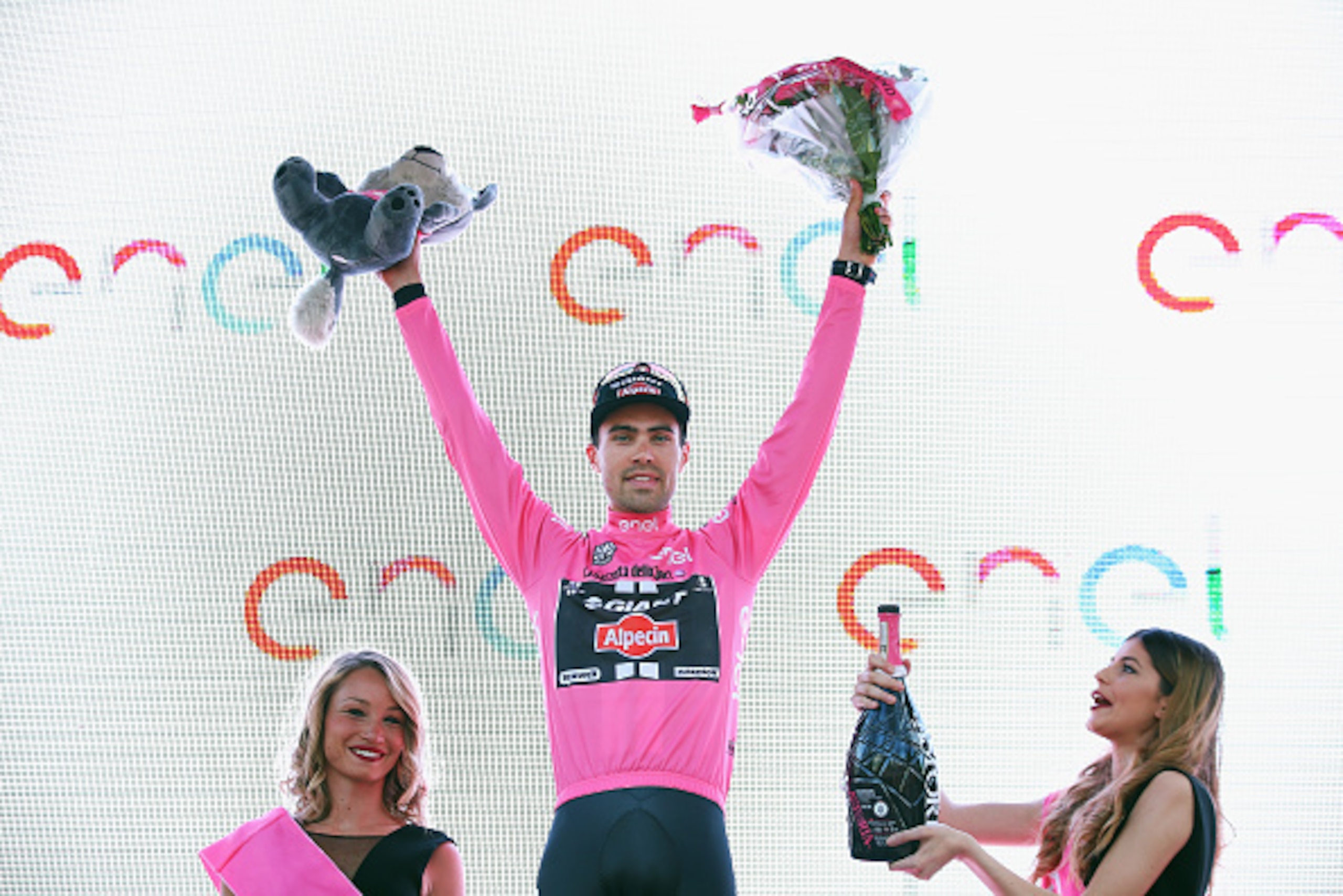APELDOORN, NETHERLANDS - MAY 06:  Tom Dumoulin of The Netherlands and Team Giant - Alpecin celebrates on the podium after winning stage one of the 2016 Giro, a 9.8km individual time-trial through Apeldoorn on May 06, 2016 in Apeldoorn, Netherlands.  (Phot