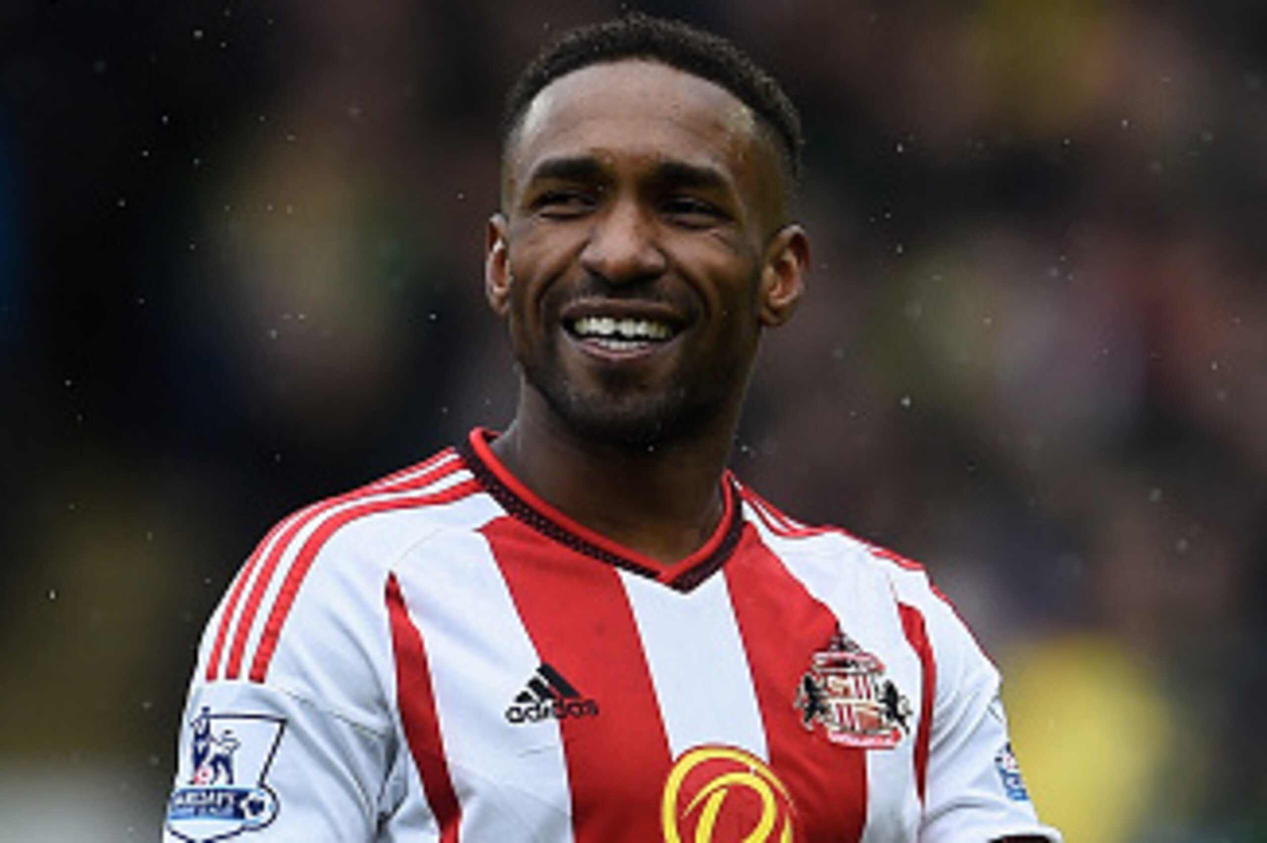 NORWICH, ENGLAND - APRIL 16:  Jermain Defoe of Sunderland in good heart during the Barclays Premier League match between Norwich City and Sunderland at Carrow Road on April 16, 2016 in Norwich, England.  (Photo by Mike Hewitt/Getty Images)