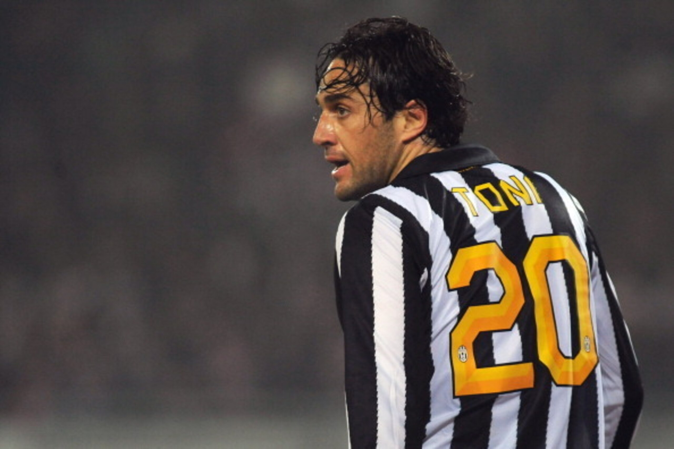 TURIN, ITALY - FEBRUARY 13: Luca Toni of Juventus FC looks on during the Serie A match between Juventus FC and FC Internazionale Milano at Olimpico Stadium on February 13, 2011 in Turin, Italy. (Photo by Valerio Pennicino/Getty Images) TURIN, ITALY - FEBRUARY 13: Luca Toni of Juventus FC looks on during the Serie A match between Juventus FC and FC Internazionale Milano at Olimpico Stadium on February 13, 2011 in Turin, Italy. (Photo by Valerio Pennicino/Getty Images)