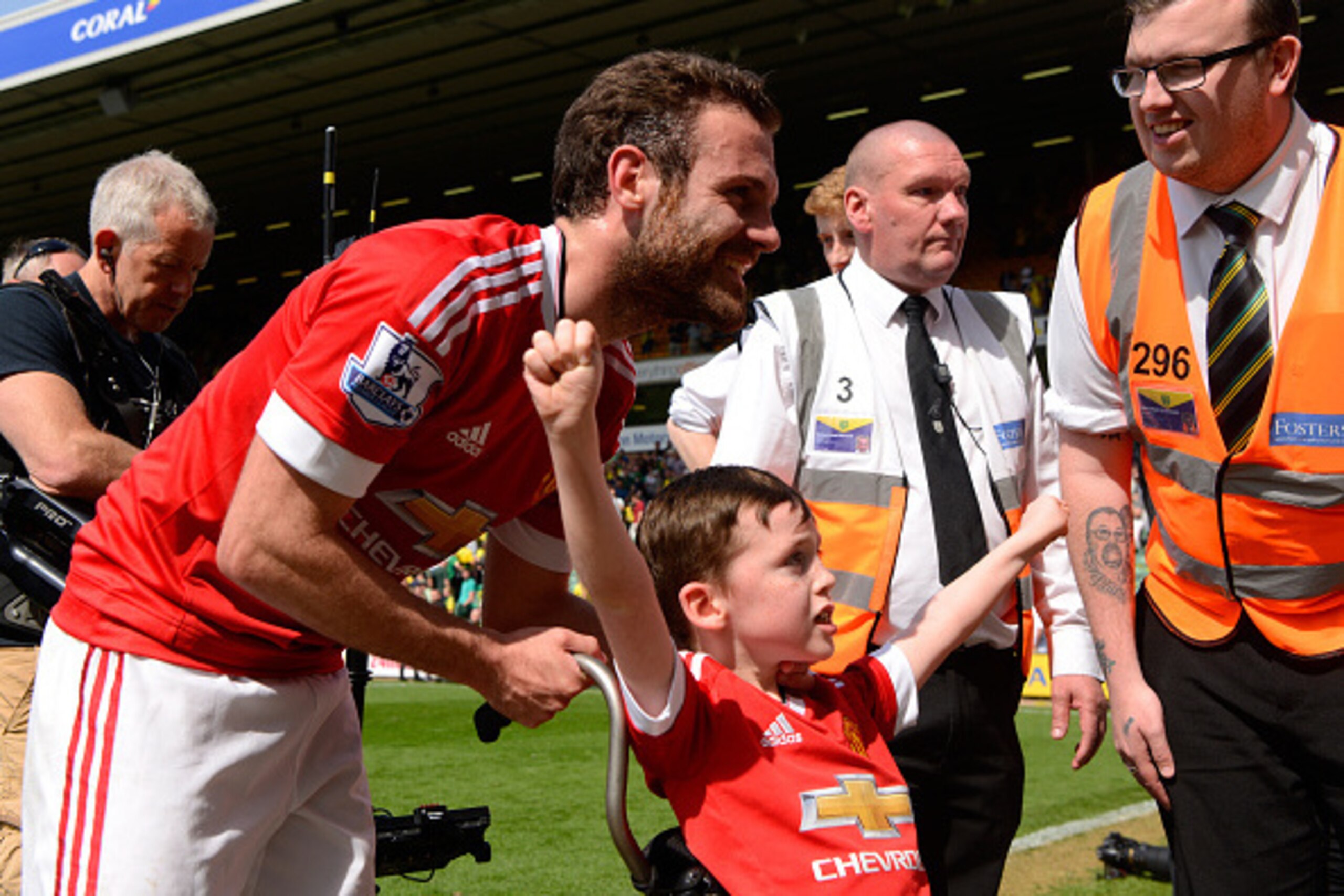 NORWICH, ENGLAND - MAY 07:  Juan Mata of Manchester United with a fan celebrate their win after the Barclays Premier League match between Norwich City and Manchester United at Carrow Road on May 7, 2016 in Norwich, England.  (Photo by Mike Hewitt/Getty Im