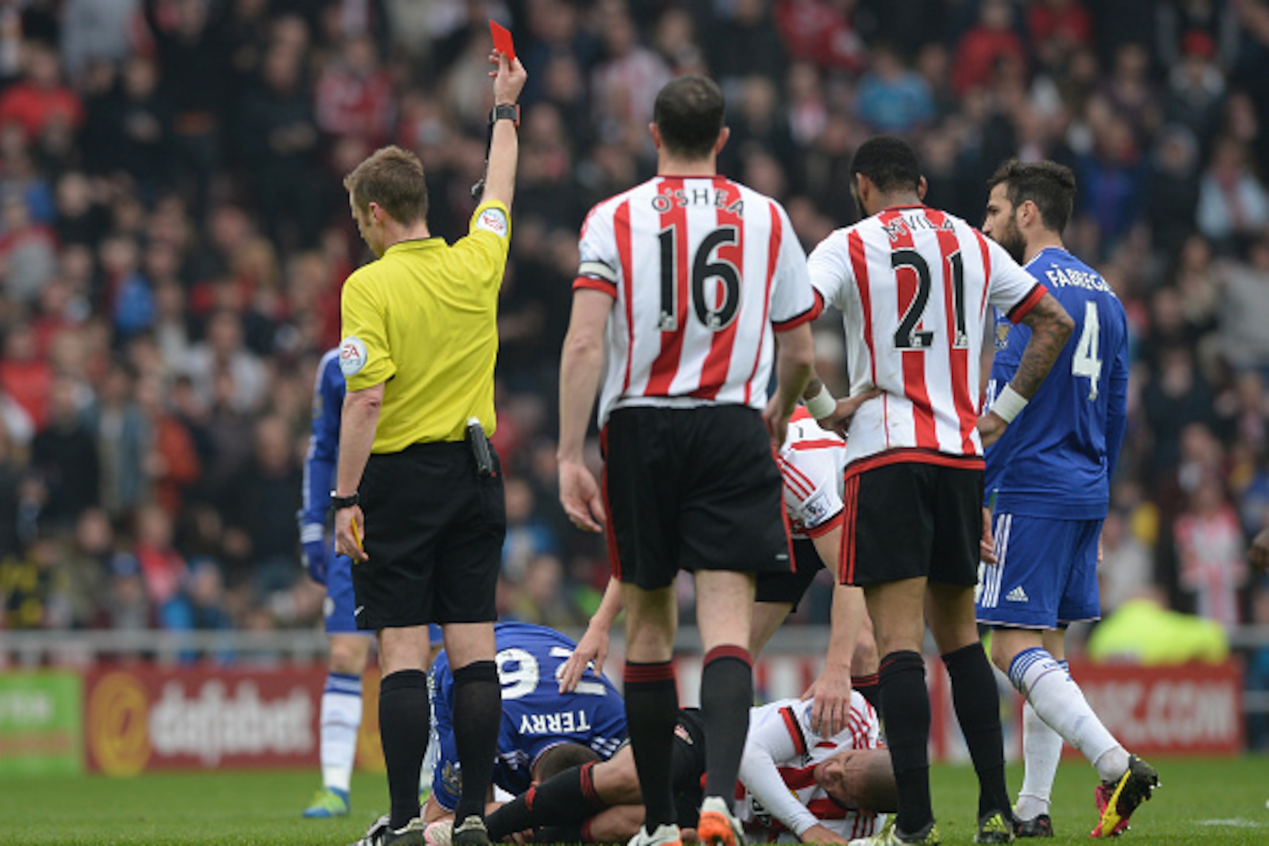 SUNDERLAND, ENGLAND - MAY 07:  John Terry of Chelsea is shown a red card by referee Mike Jones after fouling on Wahbi Khazri of Sunderland during the Barclays Premier League match between Sunderland and Chelsea at the Stadium of Light on May 7, 2016 in Su