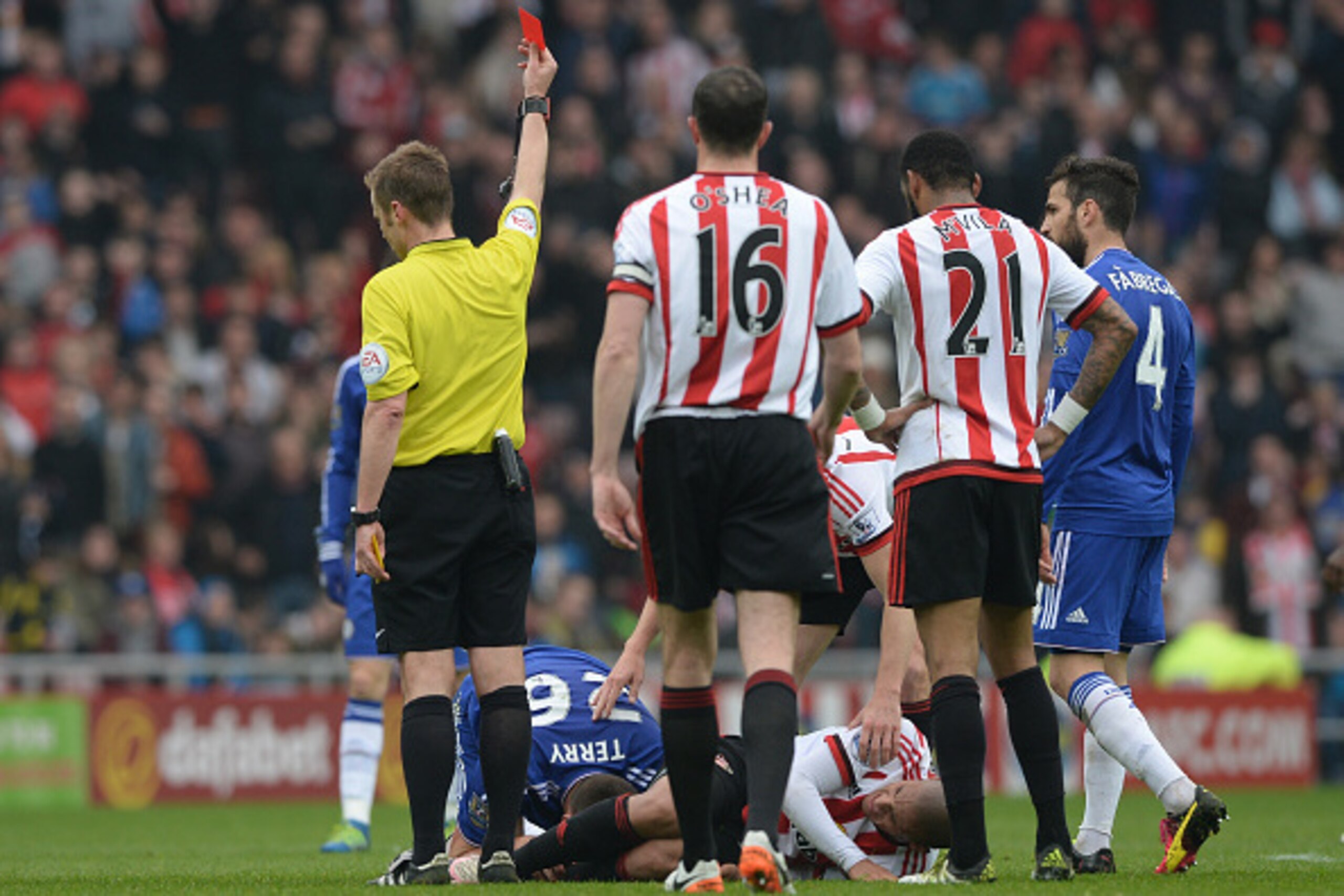 SUNDERLAND, ENGLAND - MAY 07:  John Terry of Chelsea is shown a red card by referee Mike Jones after fouling on Wahbi Khazri of Sunderland during the Barclays Premier League match between Sunderland and Chelsea at the Stadium of Light on May 7, 2016 in Su