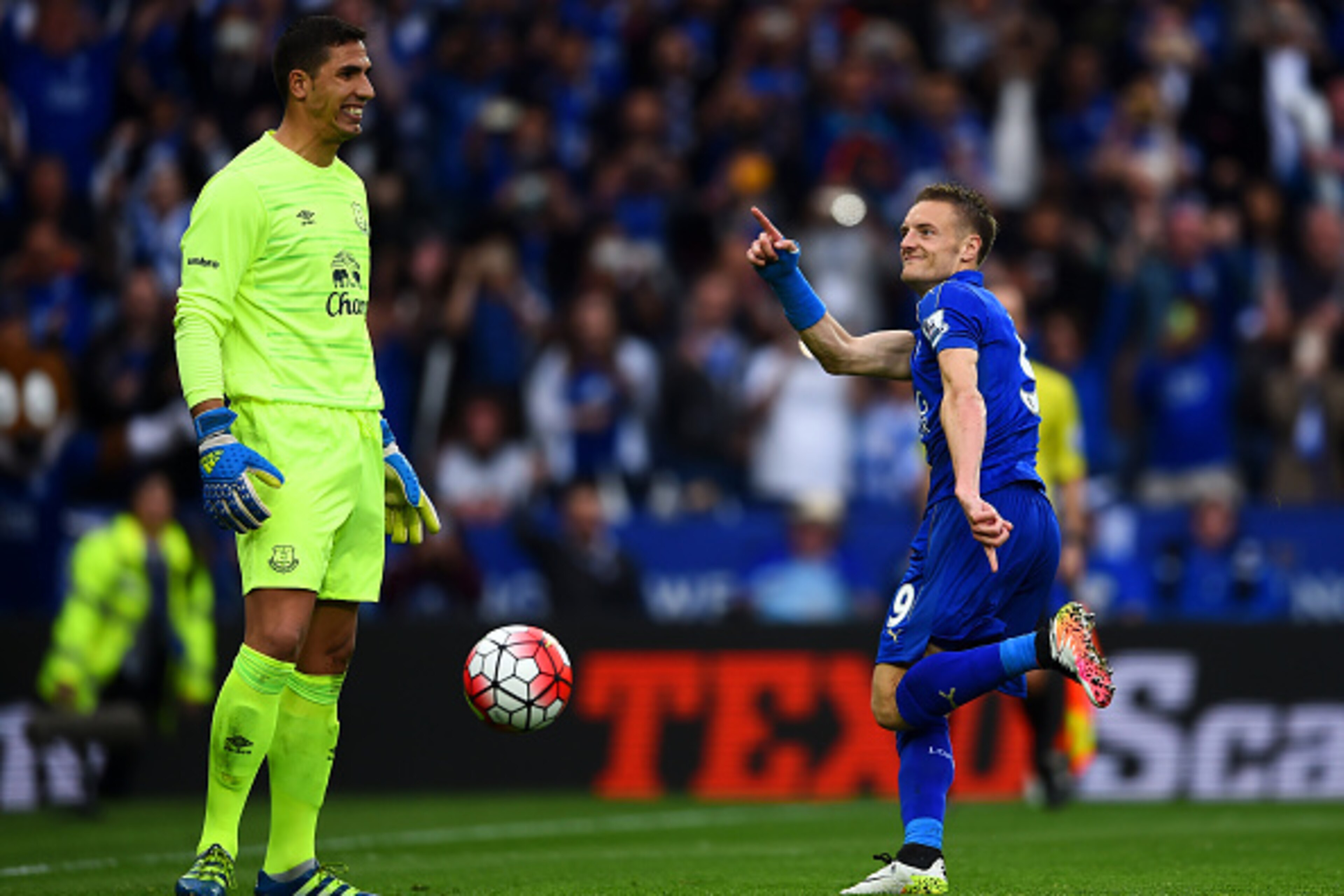 LEICESTER, ENGLAND - MAY 07:  Jamie Vardy of Leicester City celebrates scoring his team's third goal during the Barclays Premier League match between Leicester City and Everton at The King Power Stadium on May 7, 2016 in Leicester, United Kingdom.  (Photo
