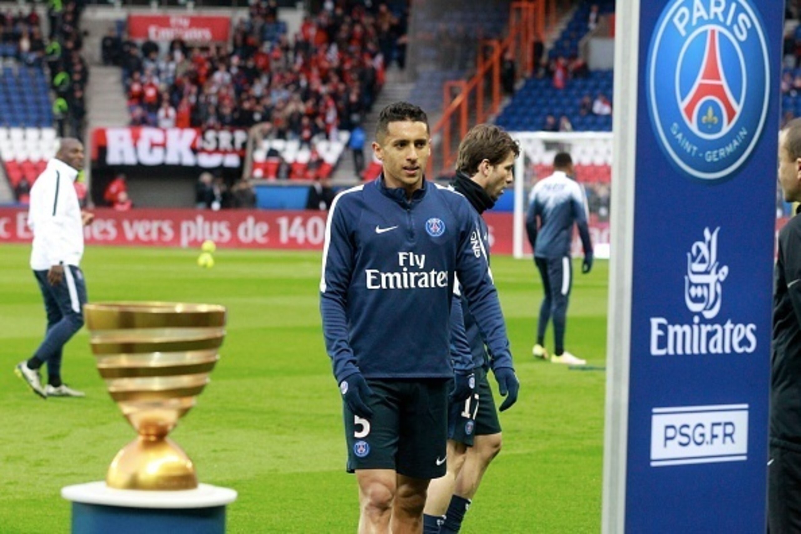 PARIS, FRANCE - APRIL 29:  Marquinhos
of Paris Saint-Germain watch the Ligue cup trophy during the French Ligue 1 match between Paris Saint-Germain and Stade Rennais at Parc des Princes on April 29, 2016 in Paris, France.  (Photo by Xavier Laine/Getty Ima