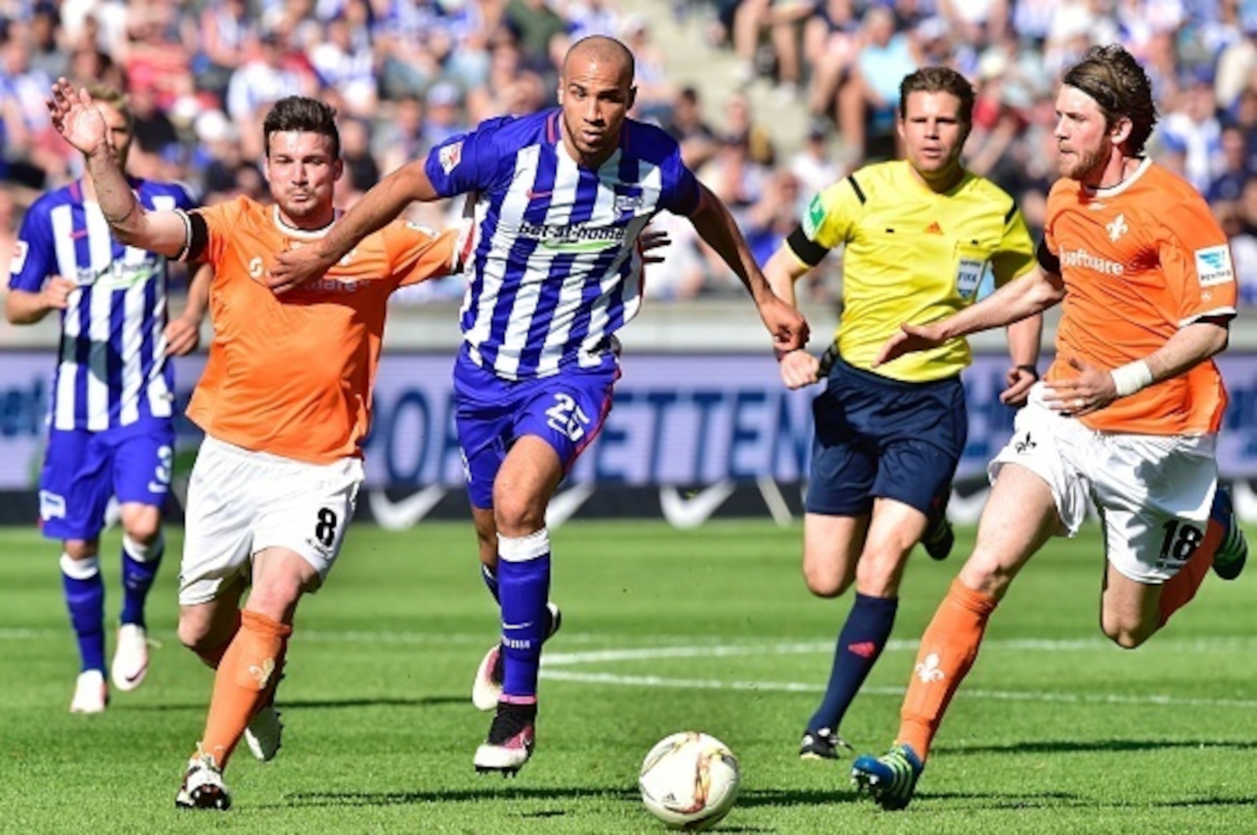 Hertha's defender John Anthony Brooks (C), Darmstadt's midfielder Jerome Gondorf (L) and Darmstadt's midfielder Peter Niemeyer vie for the ball during the German first division Bundesliga football match between Hertha BSC and SV Darmstadt 98, at the Oympi