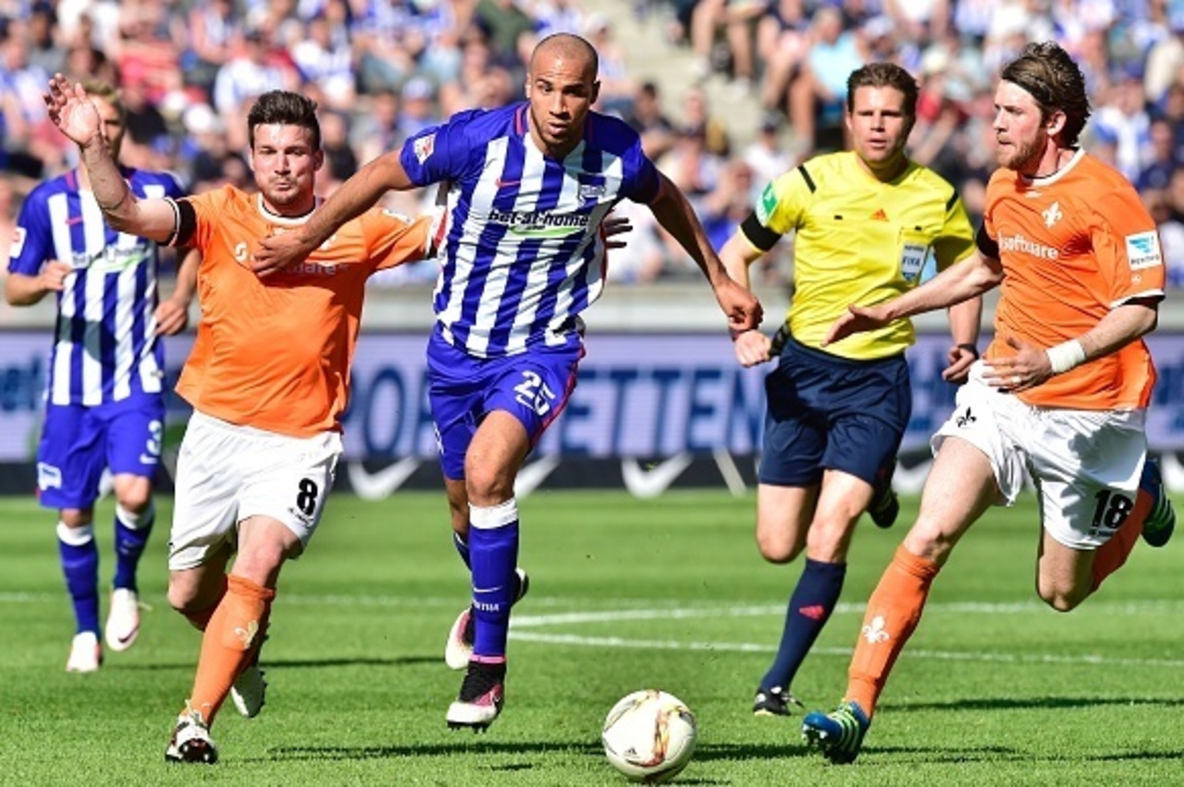 Hertha's defender John Anthony Brooks (C), Darmstadt's midfielder Jerome Gondorf (L) and Darmstadt's midfielder Peter Niemeyer vie for the ball during the German first division Bundesliga football match between Hertha BSC and SV Darmstadt 98, at the Oympi